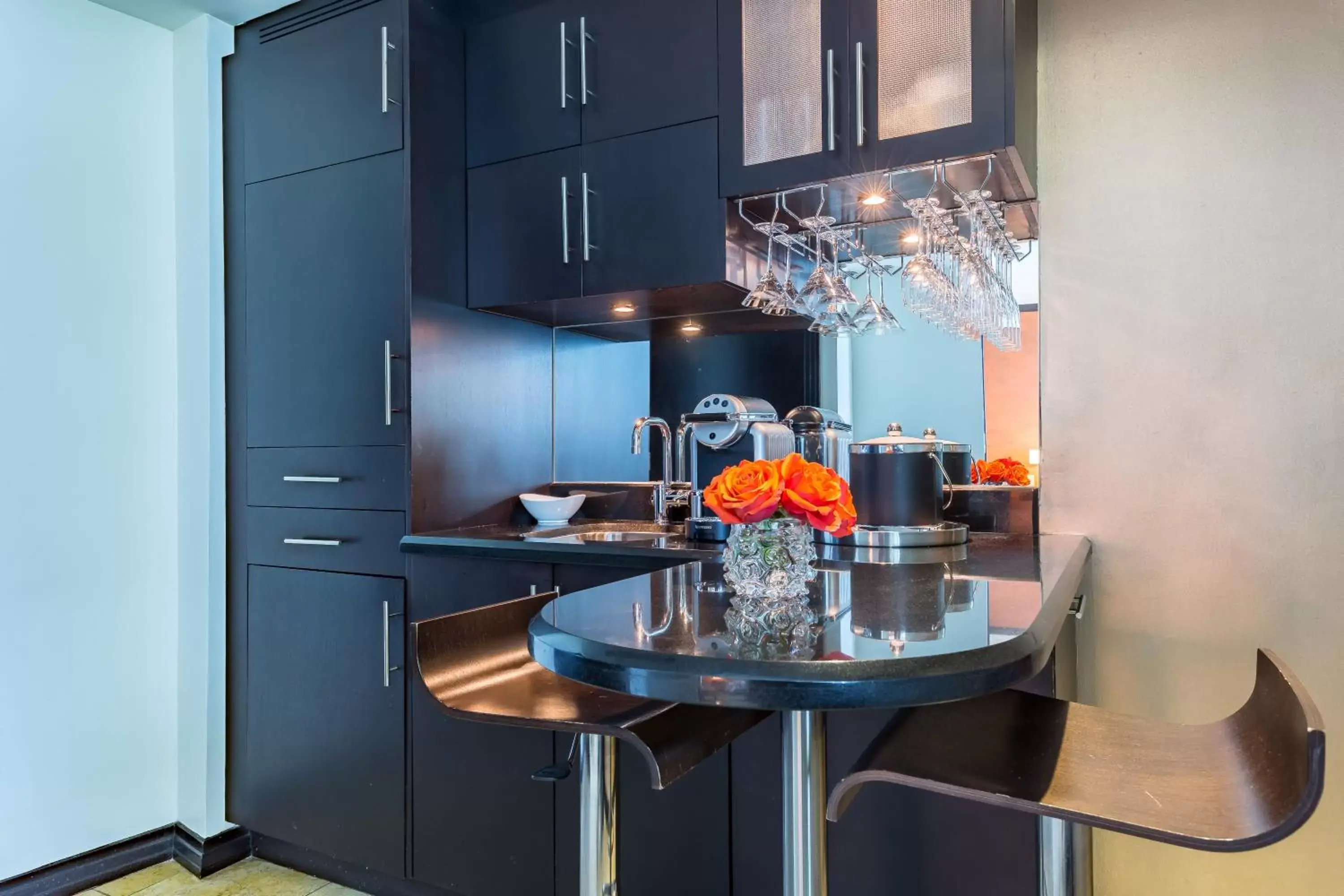 Kitchen or kitchenette, Dining Area in SBV Luxury Ocean Hotel Suites