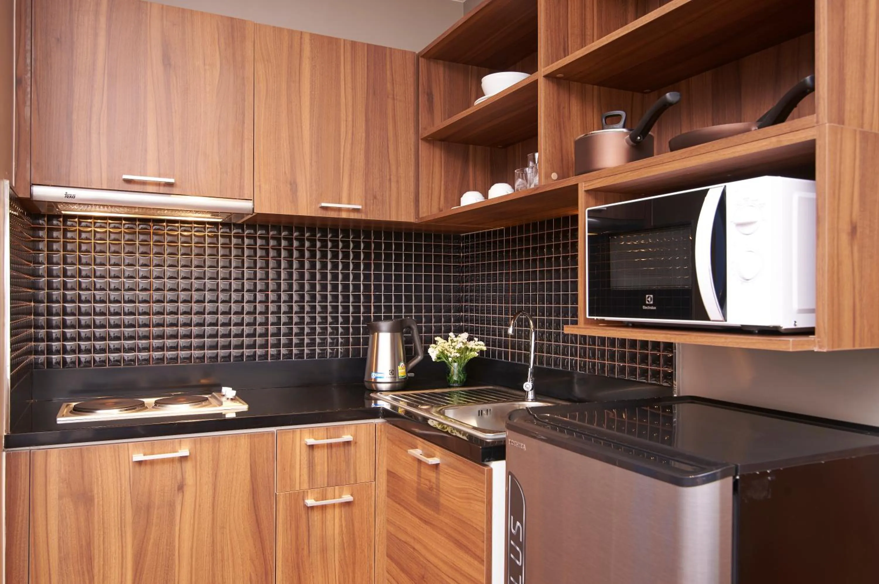 Kitchen or kitchenette in Amp Am House Bangkok Hotel