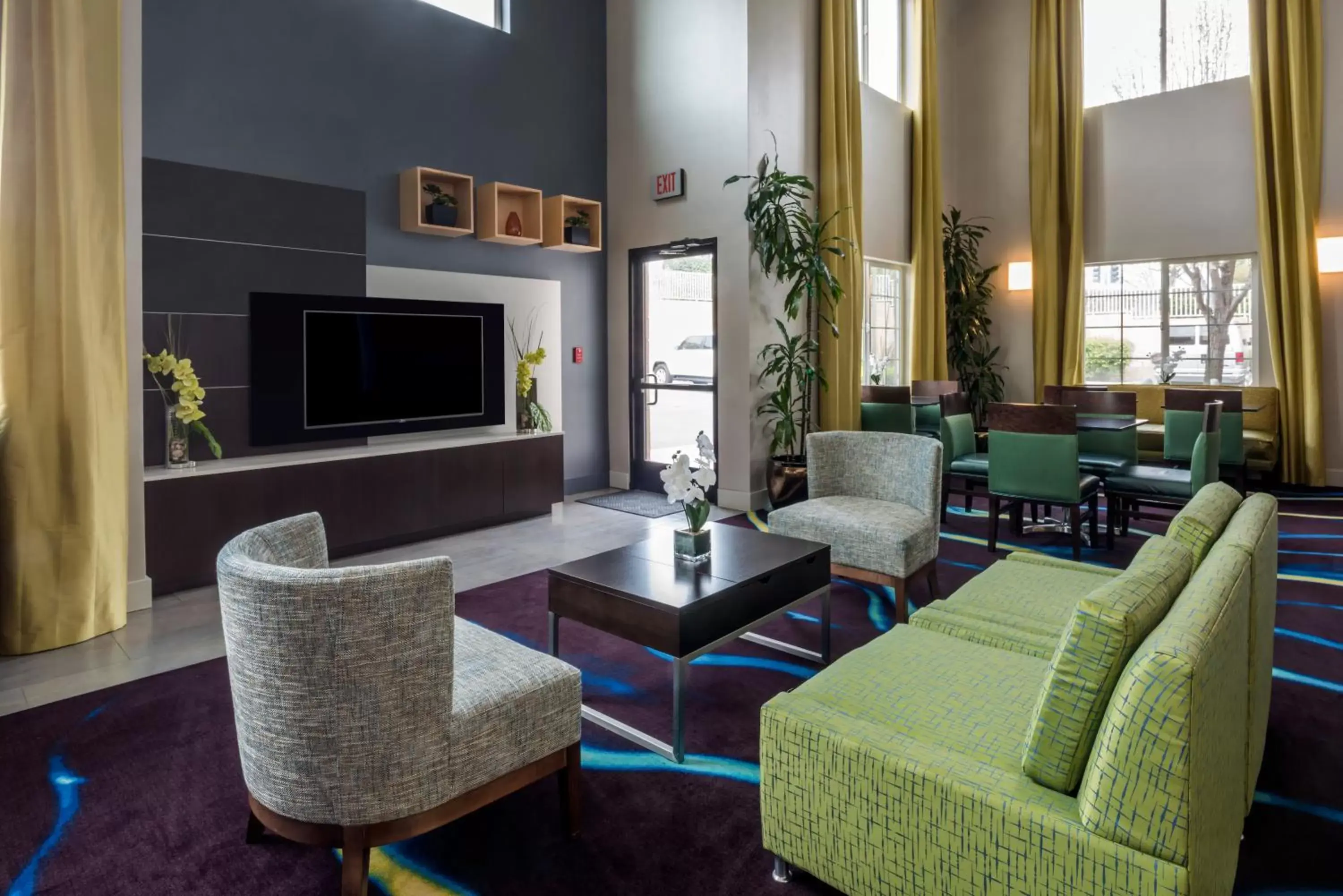 Property building, Lounge/Bar in Holiday Inn Express Hotel & Suites Livermore, an IHG Hotel