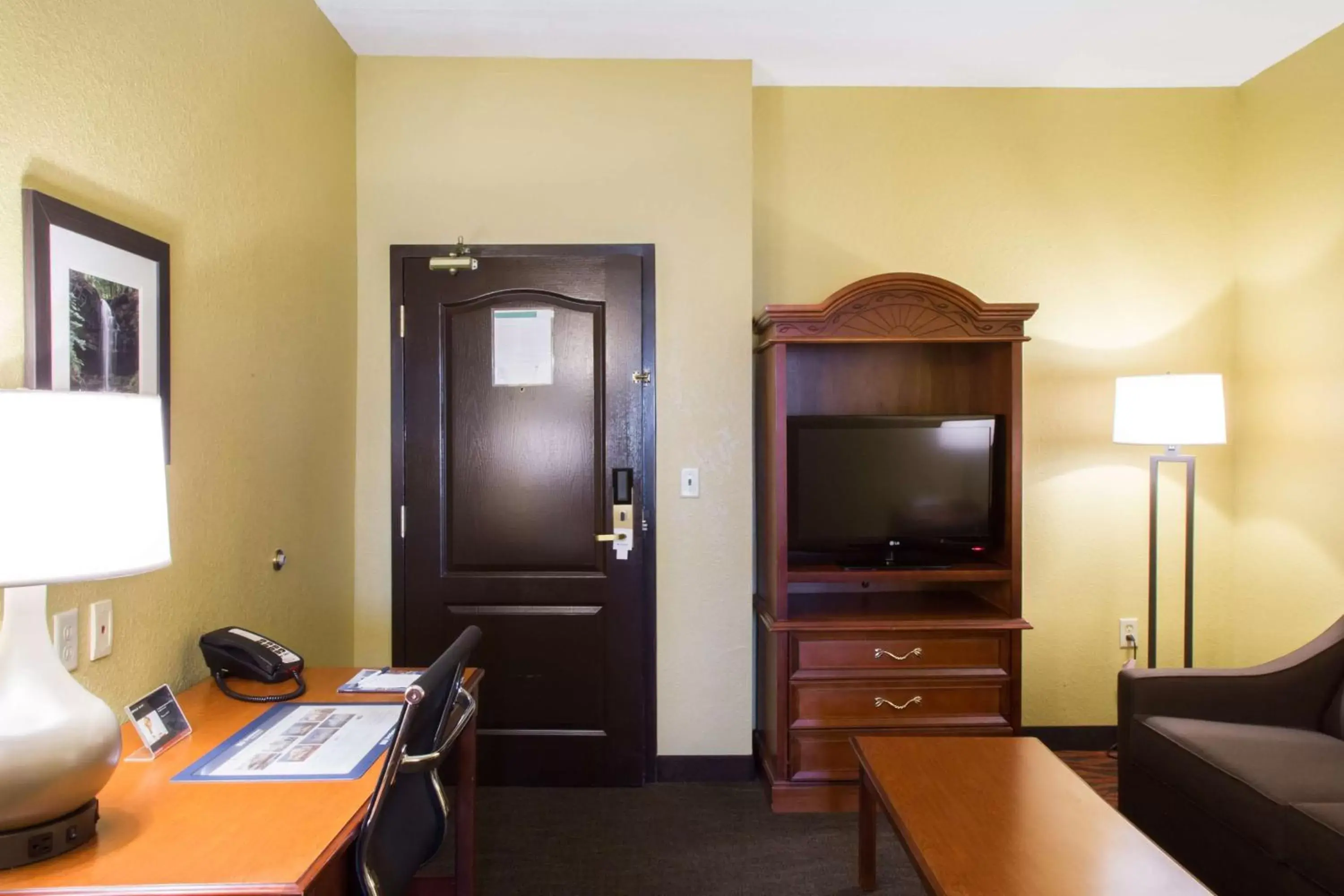 Photo of the whole room, TV/Entertainment Center in Best Western Executive Inn & Suites
