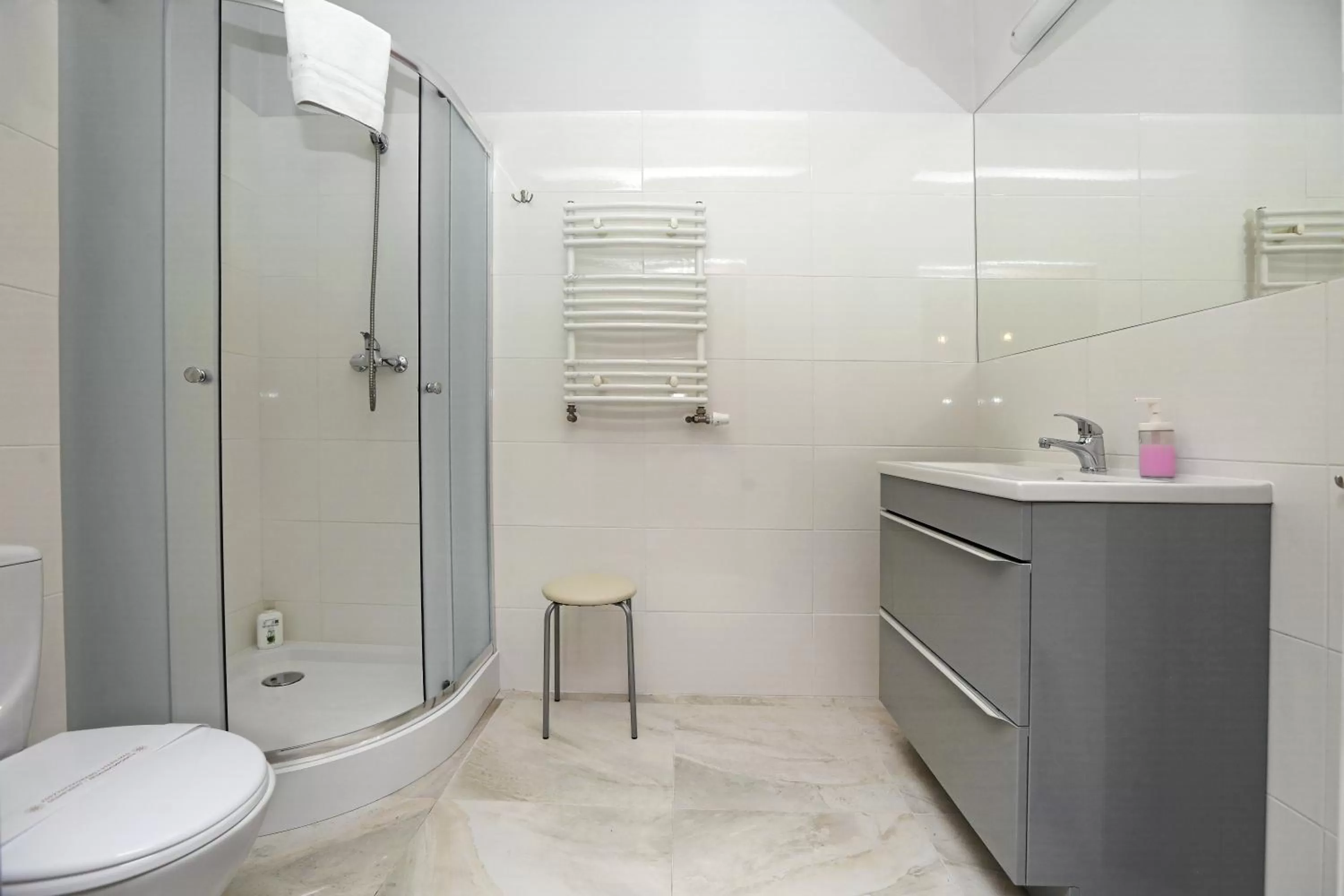 Shower in Hotel Przystanek Torun