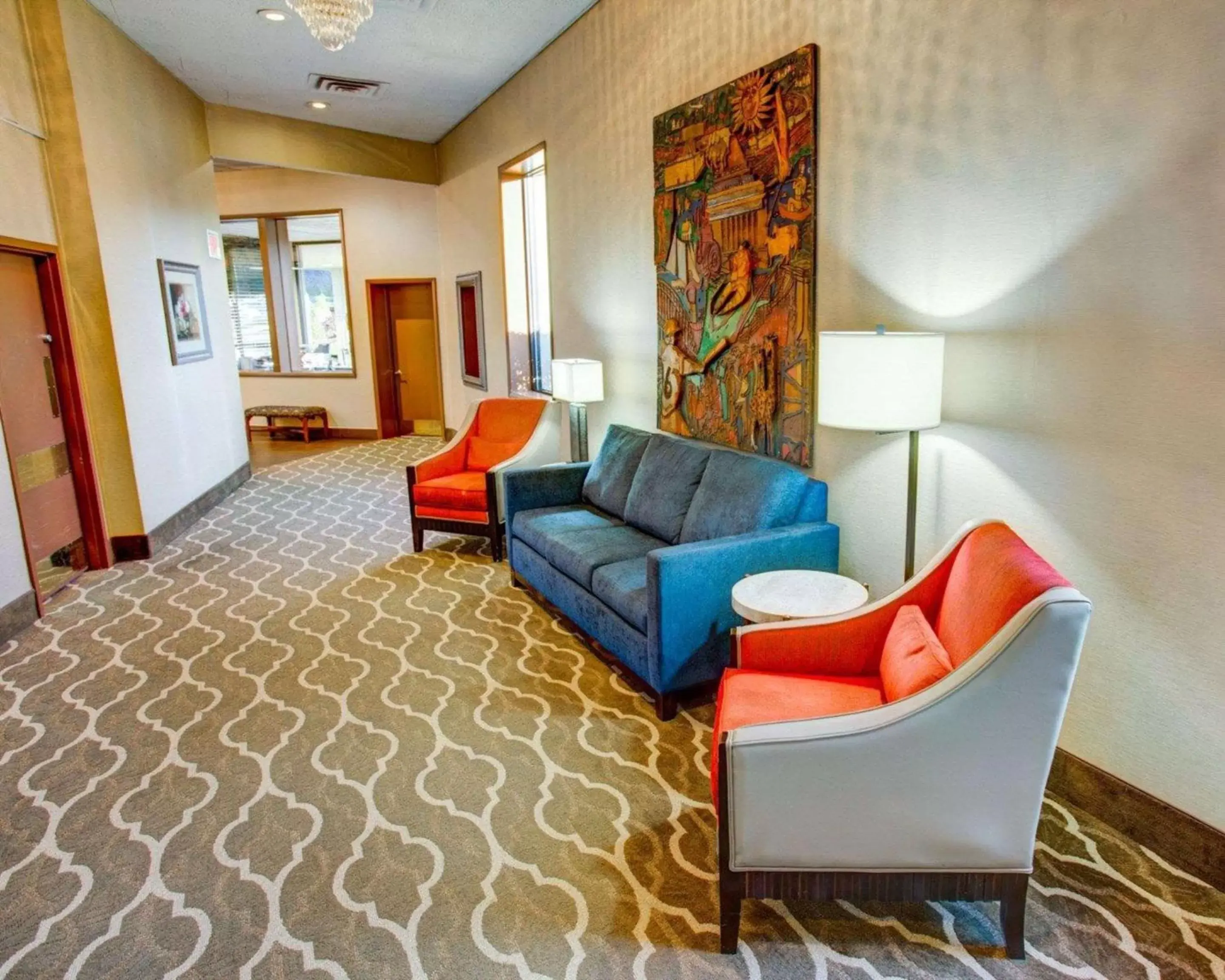 Lobby or reception, Seating Area in Comfort Inn Conference Center Pittsburgh