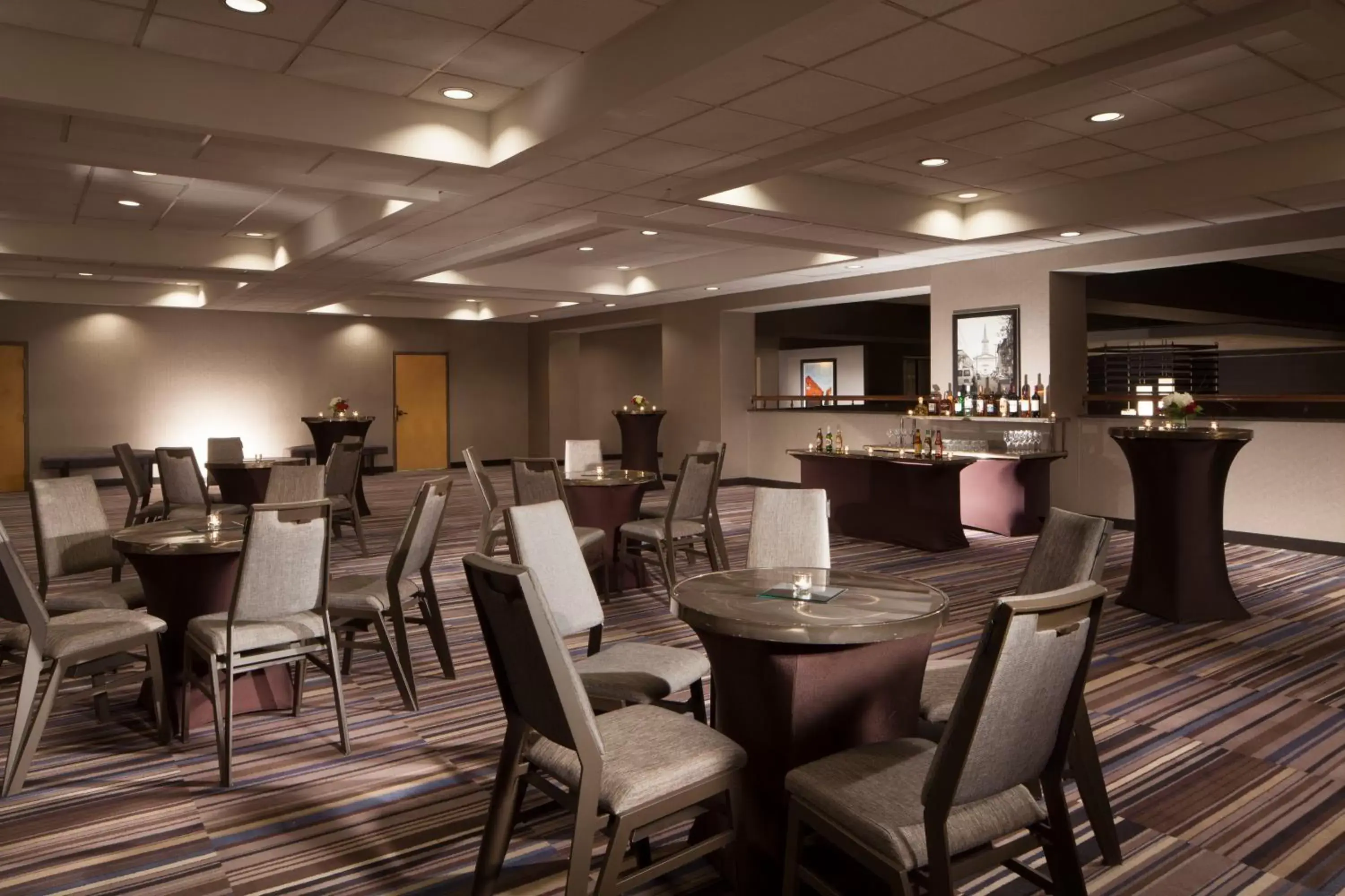 Meeting/conference room, Restaurant/Places to Eat in Sheraton Bucks County Langhorne