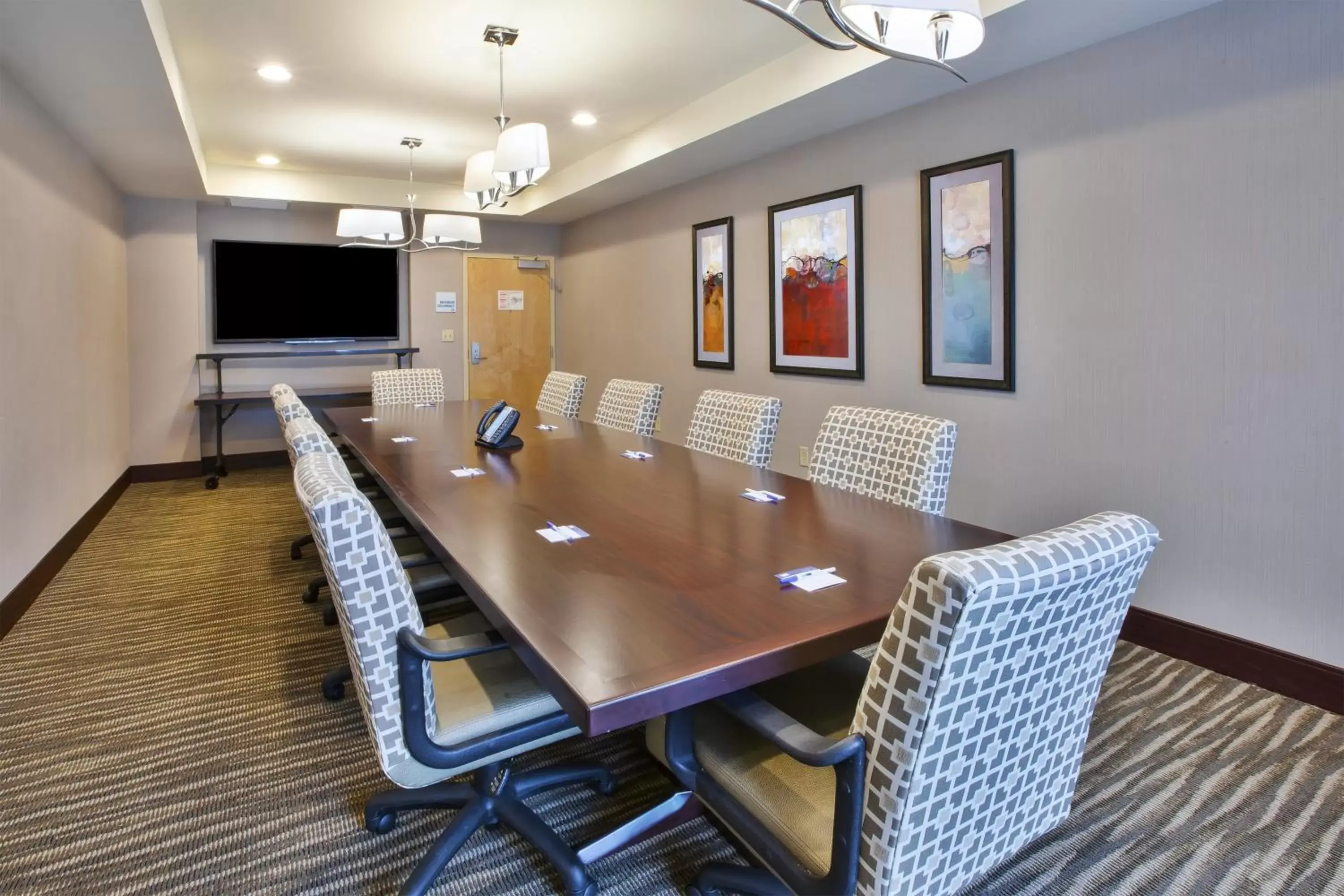 Meeting/conference room in Holiday Inn Express & Suites Geneva Finger Lakes, an IHG Hotel