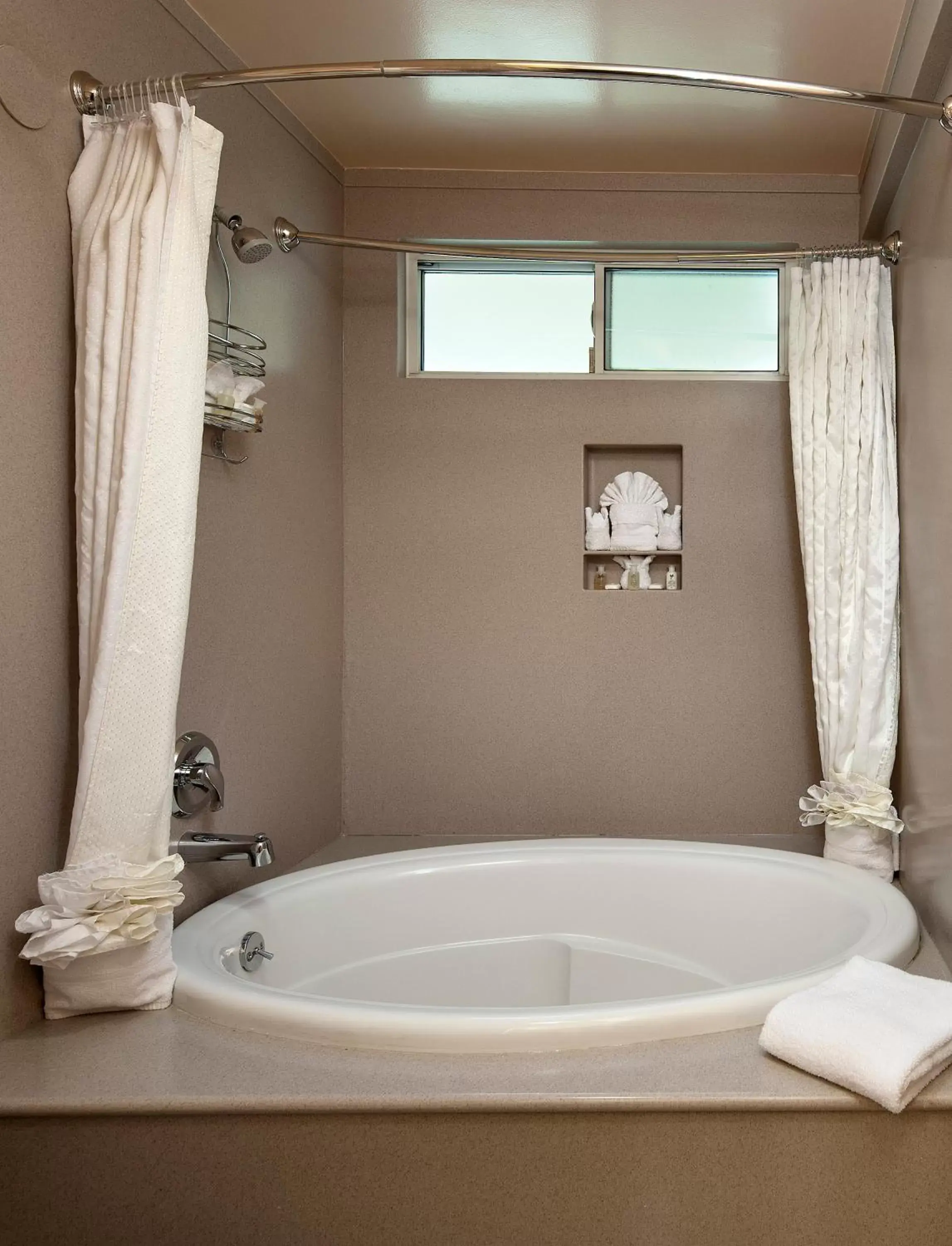 Bathroom in Sandpiper Lodge - Santa Barbara