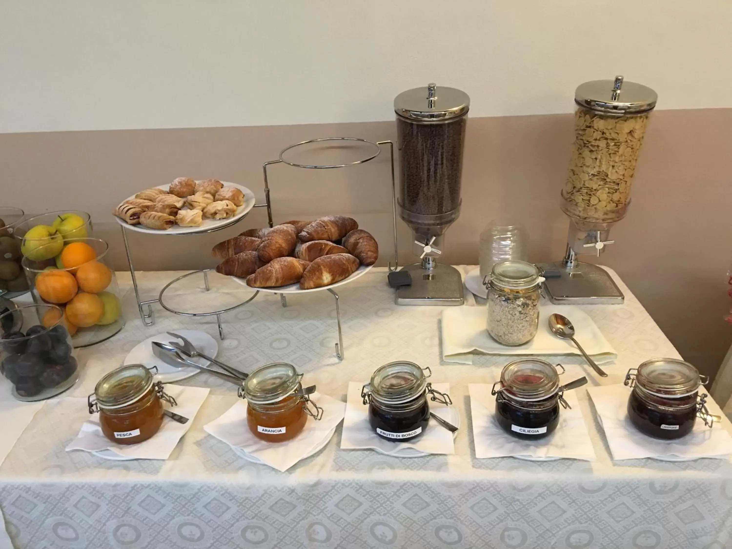 Buffet breakfast in Hotel Don Carlo