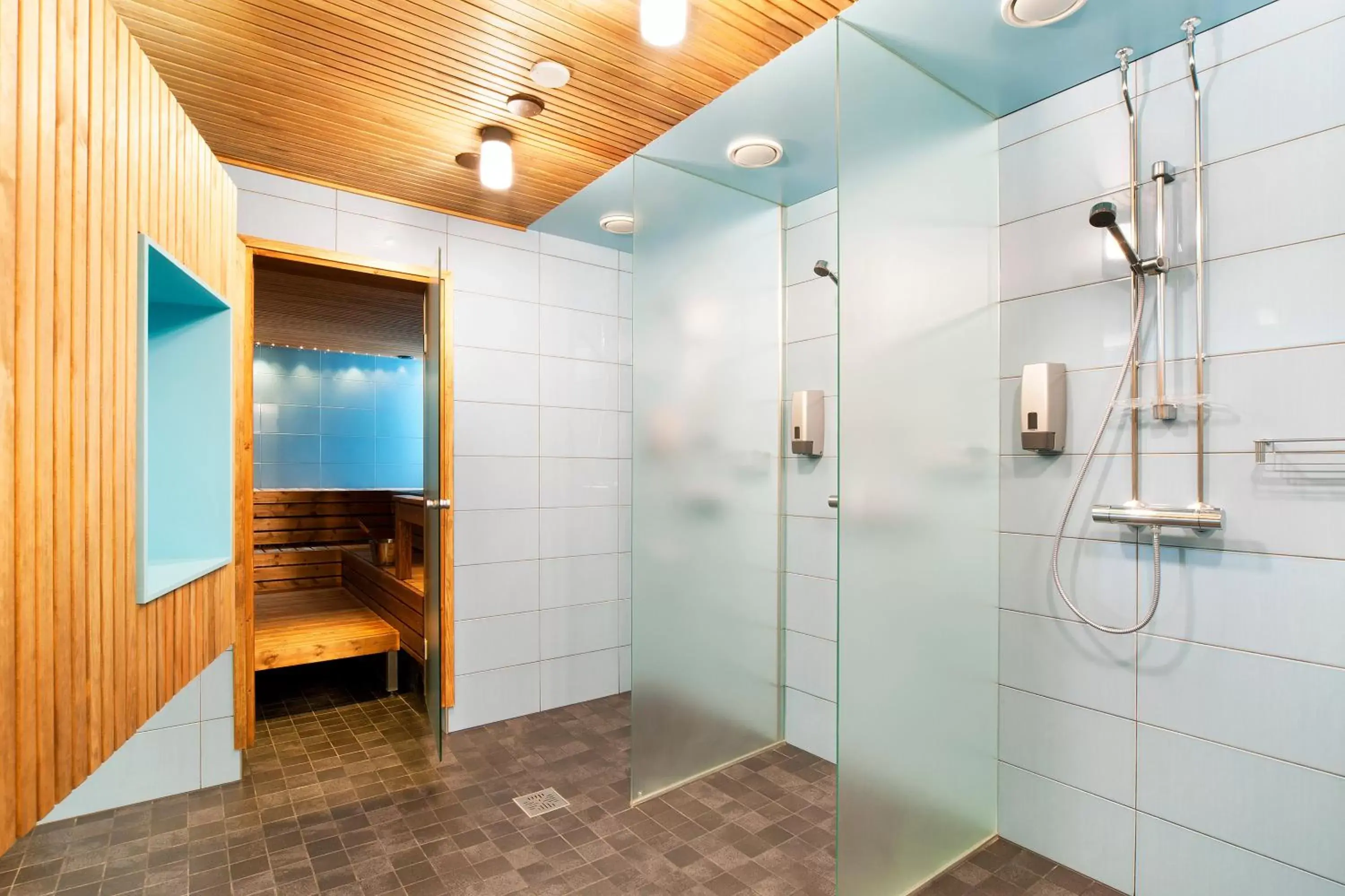 Spa and wellness centre/facilities, Bathroom in Original Sokos Hotel Vaakuna Rovaniemi