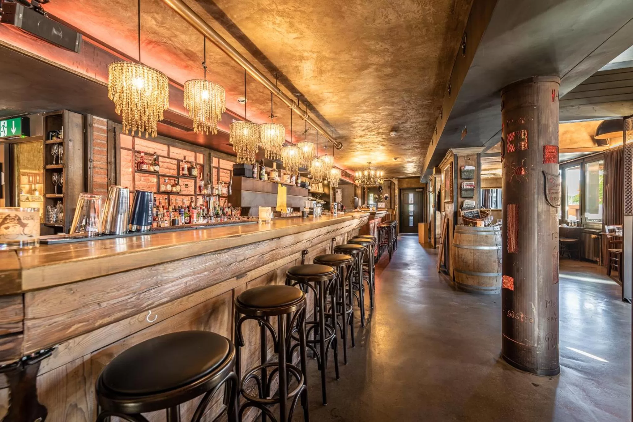 Restaurant/places to eat in feRUS Hotel