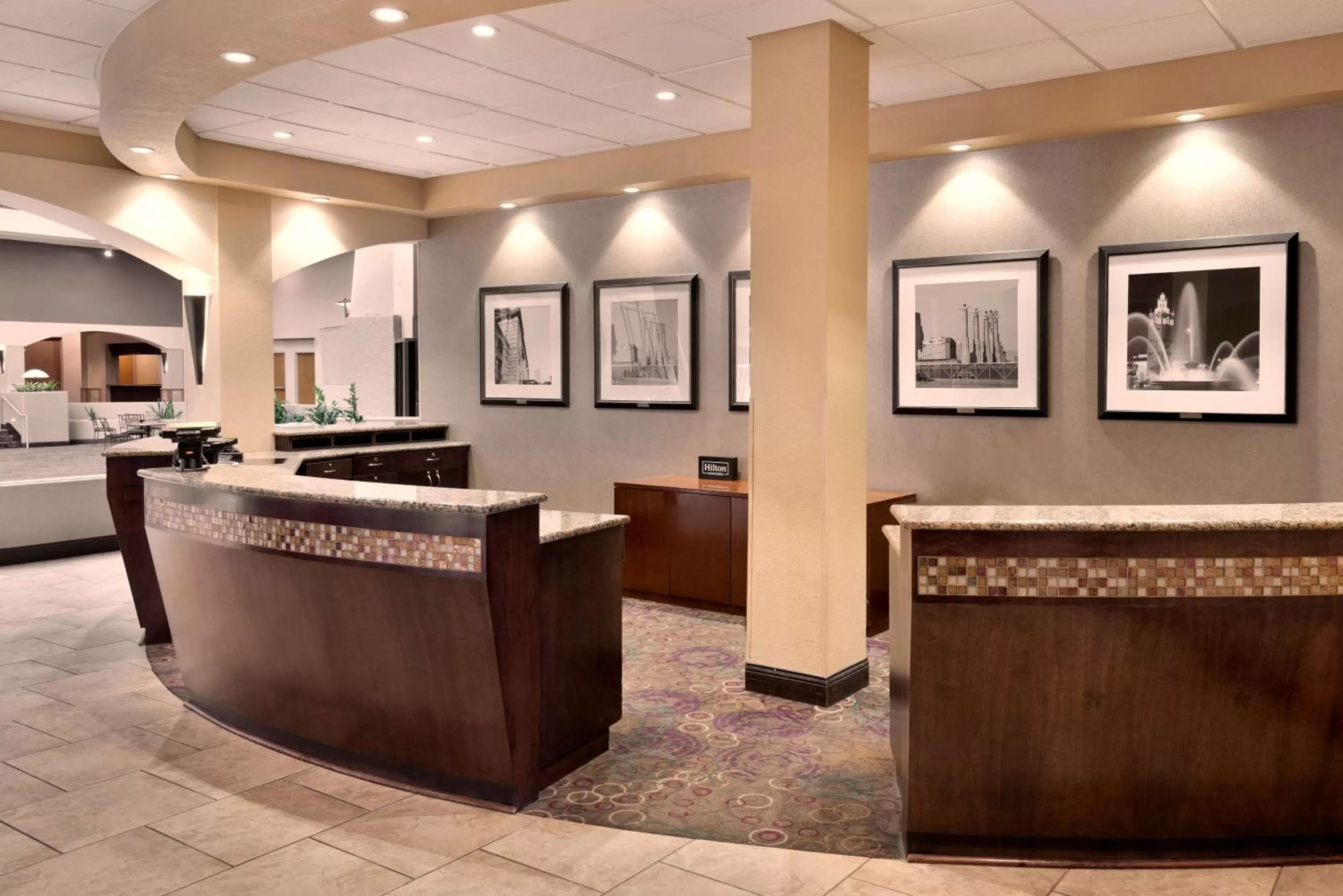Lobby or reception in Embassy Suites by Hilton Kansas City International Airport
