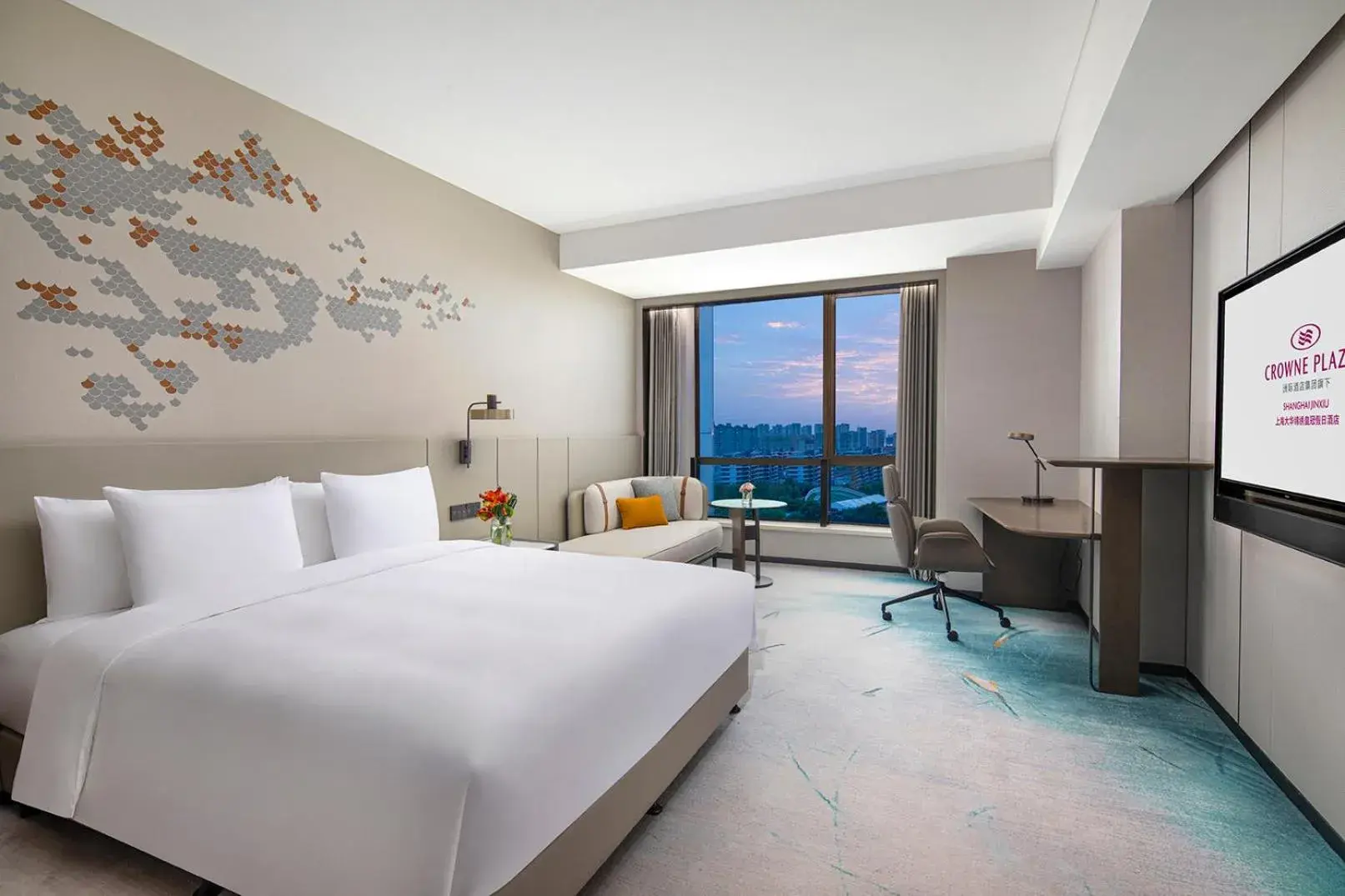 Bed in Crowne Plaza Shanghai Jinxiu by IHG Bed in Crowne Plaza Shanghai Jinxiu by IHG