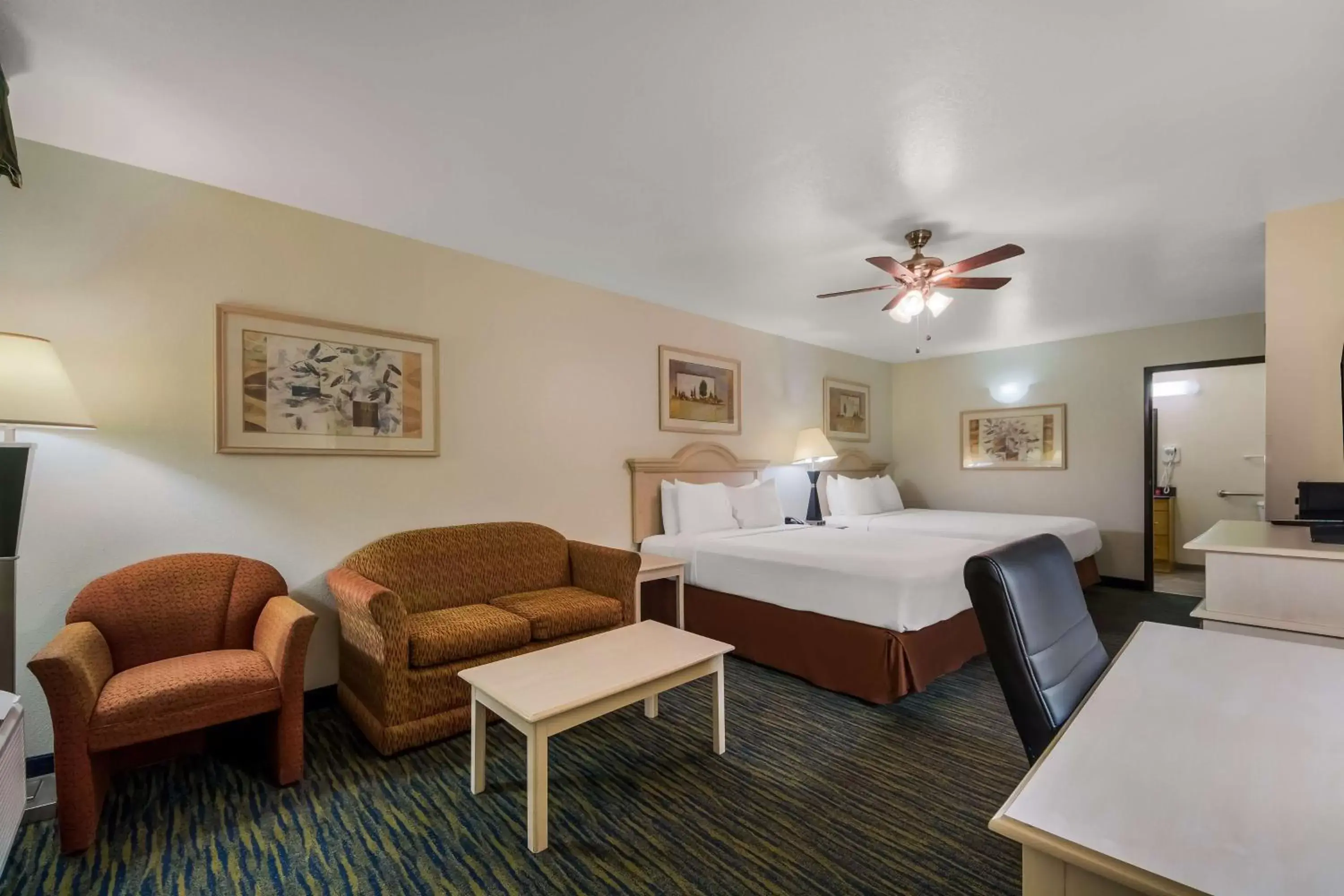 Suite with Two Queen Beds and Bath Tub - Mobility Accessible/Non-Smoking in SureStay Hotel by Best Western Falfurrias Suite with Two Queen Beds and Bath Tub - Mobility Accessible/Non-Smoking in SureStay Hotel by Best Western Falfurrias