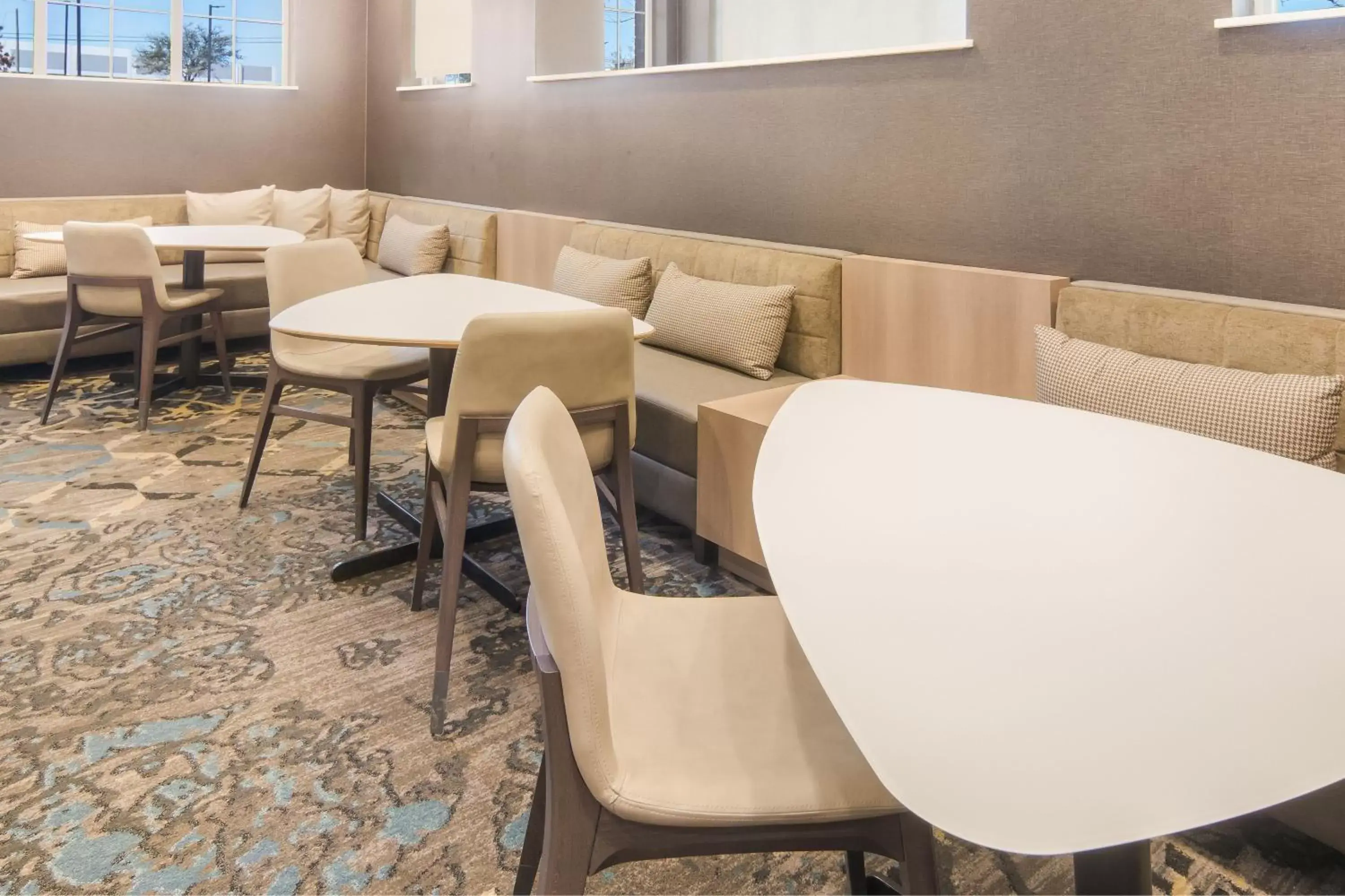 Breakfast, Lounge/Bar in Residence Inn Dallas DFW Airport South/Irving