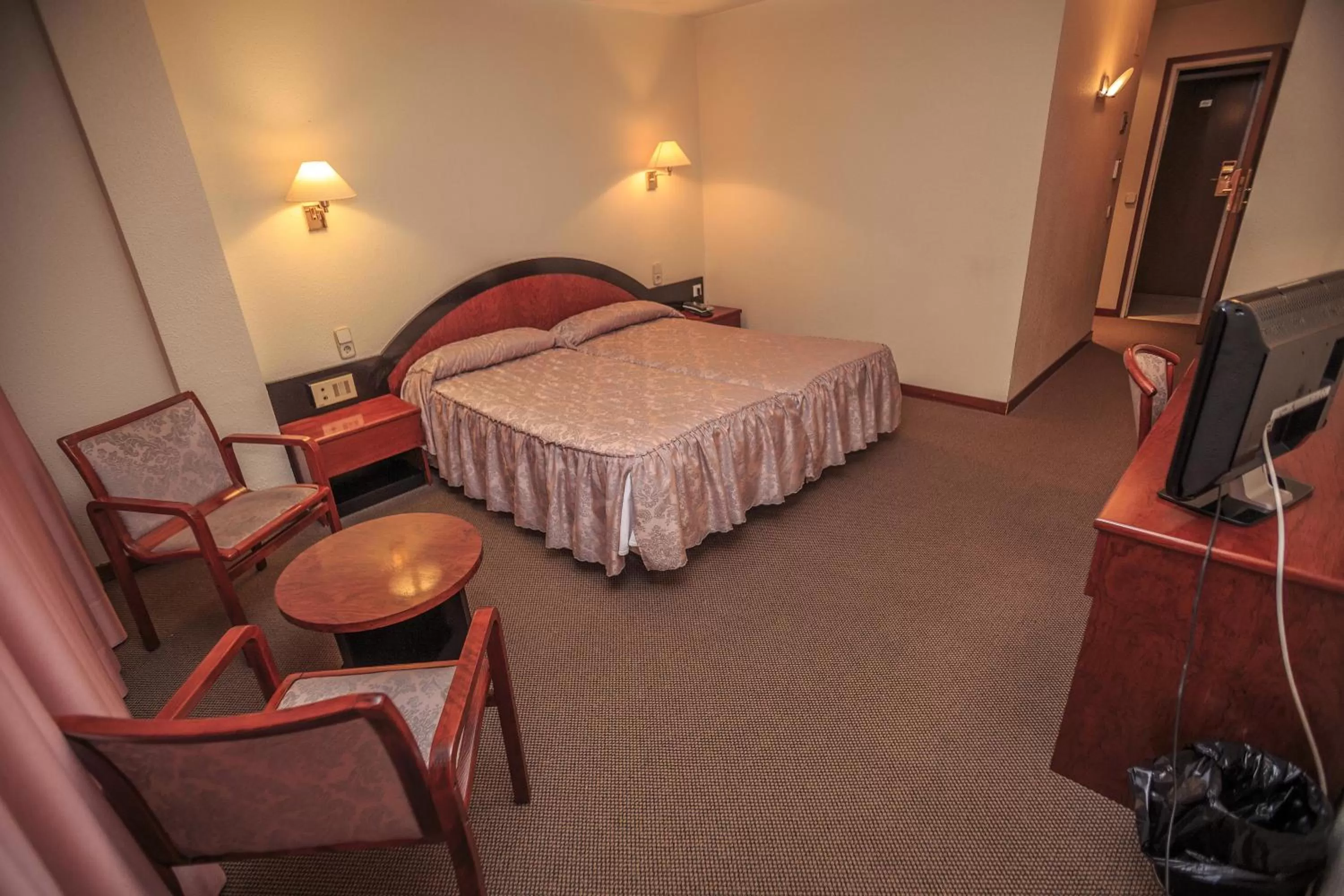 Photo of the whole room, Bed in Hotel Roc Del Castell