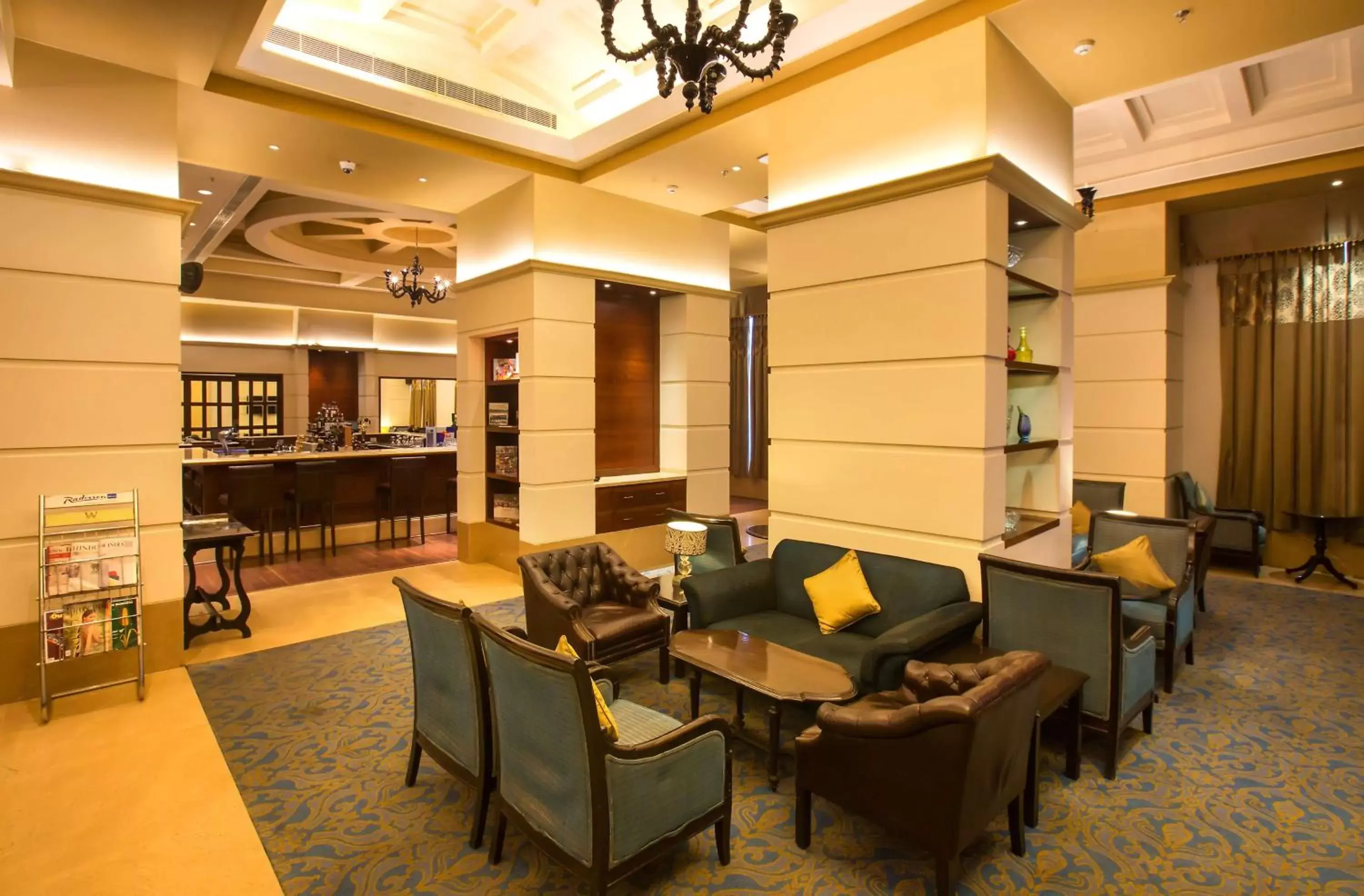 Lounge or bar, Restaurant/Places to Eat in Radisson Blu Hotel Chennai City Centre