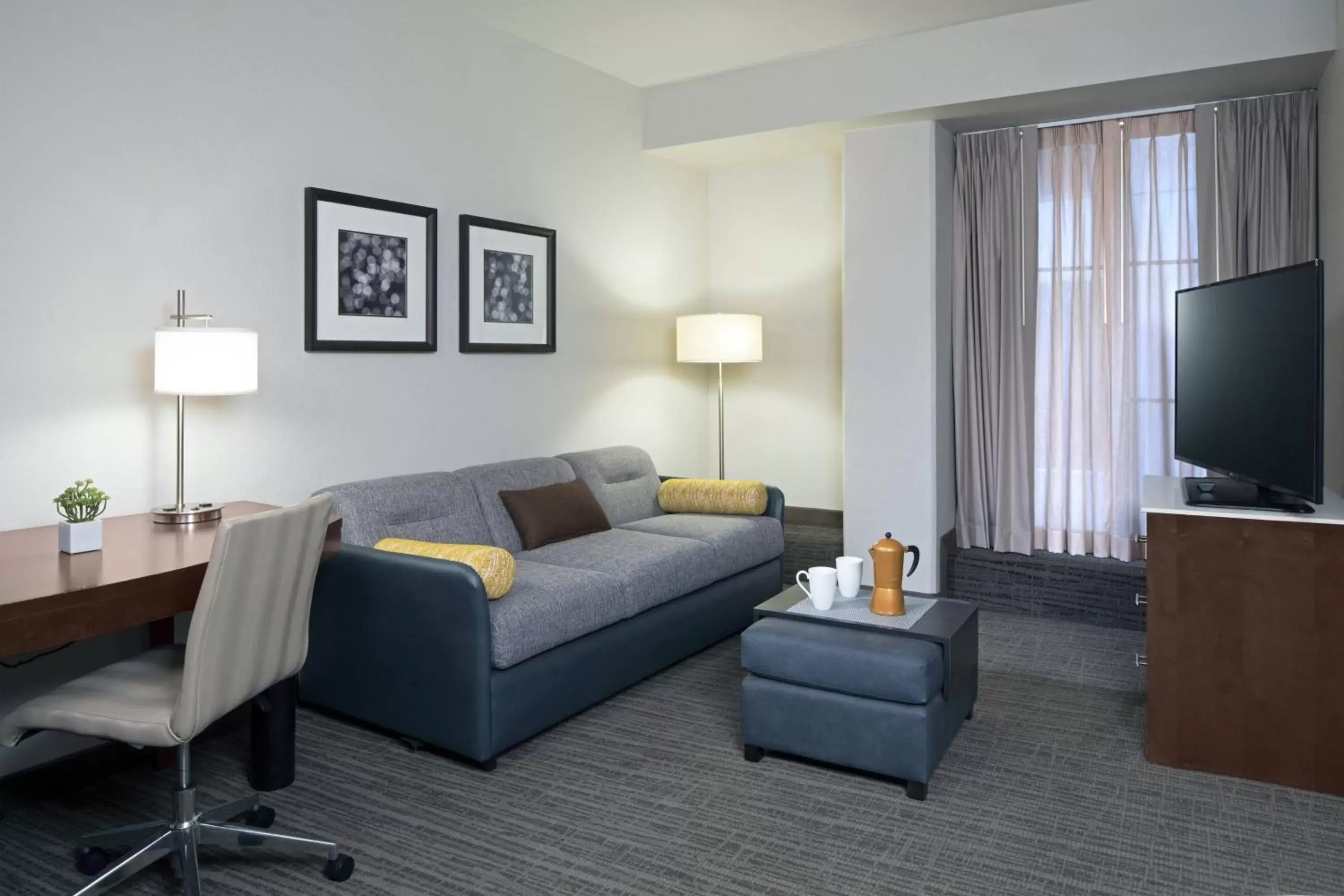 Bedroom, Seating Area in Residence Inn by Marriott Beverly Hills