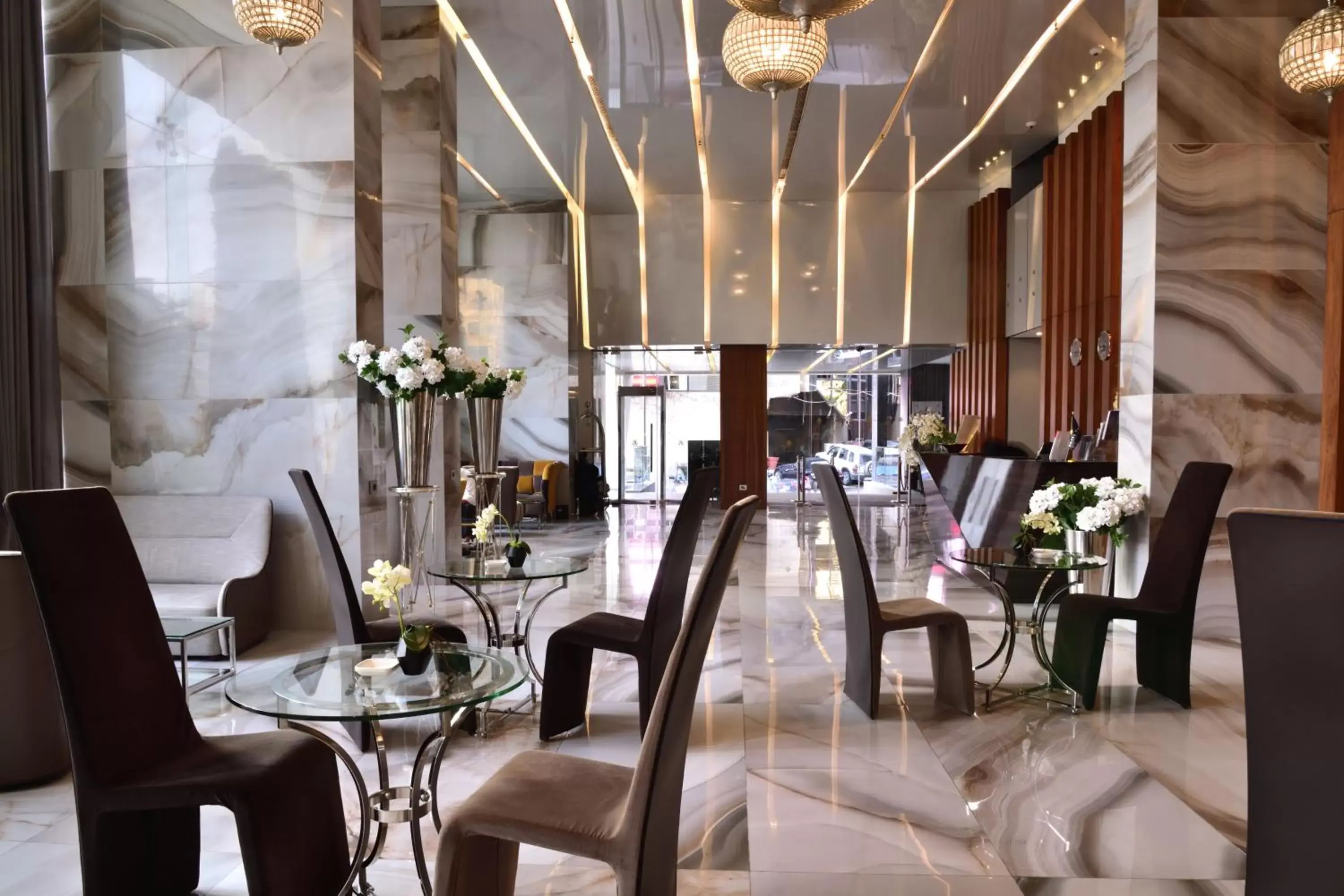 Lobby or reception, Restaurant/Places to Eat in Royal Tulip Achrafieh