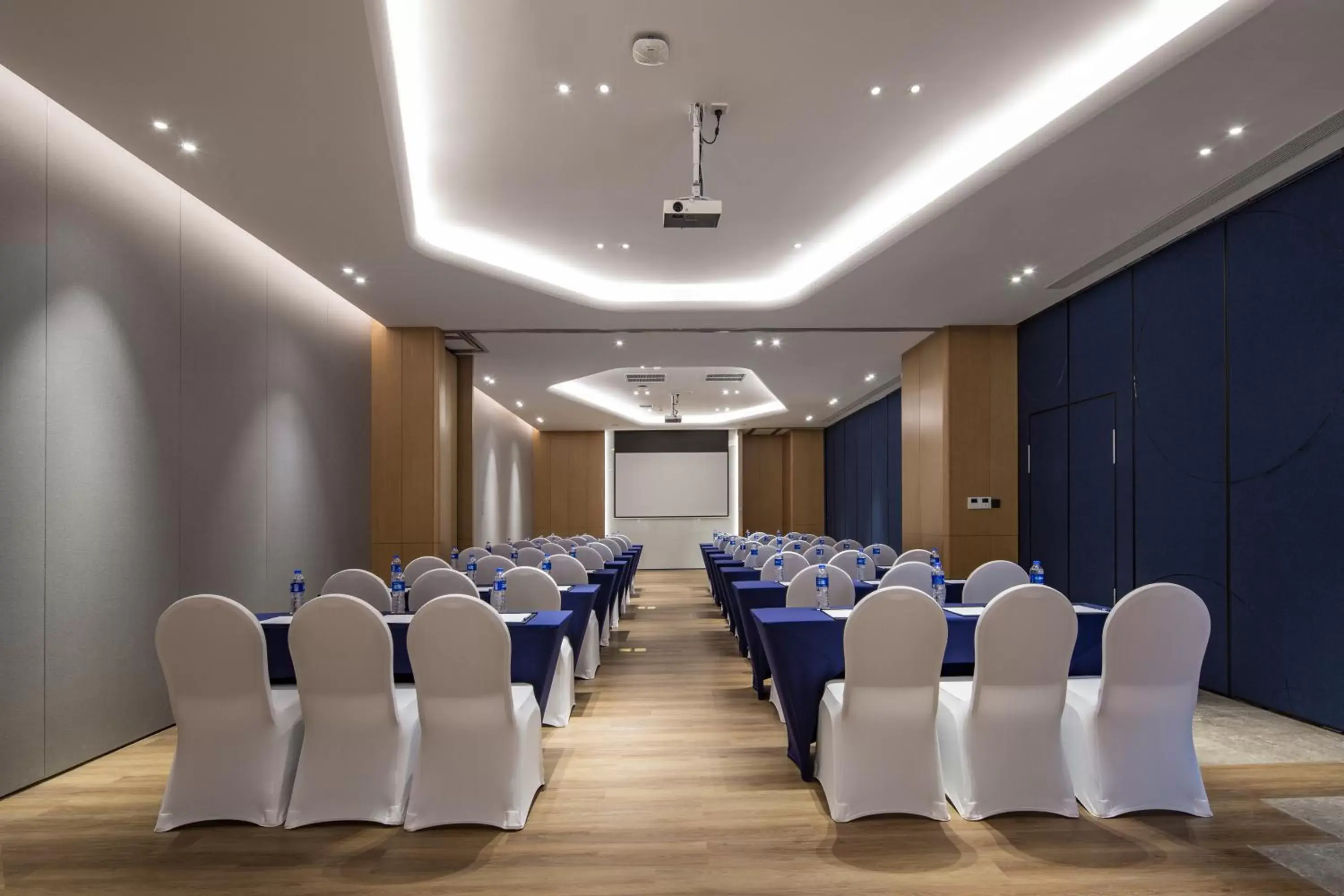 Meeting/conference room in Holiday Inn Express Shanghai Kangqiao, an IHG Hotel