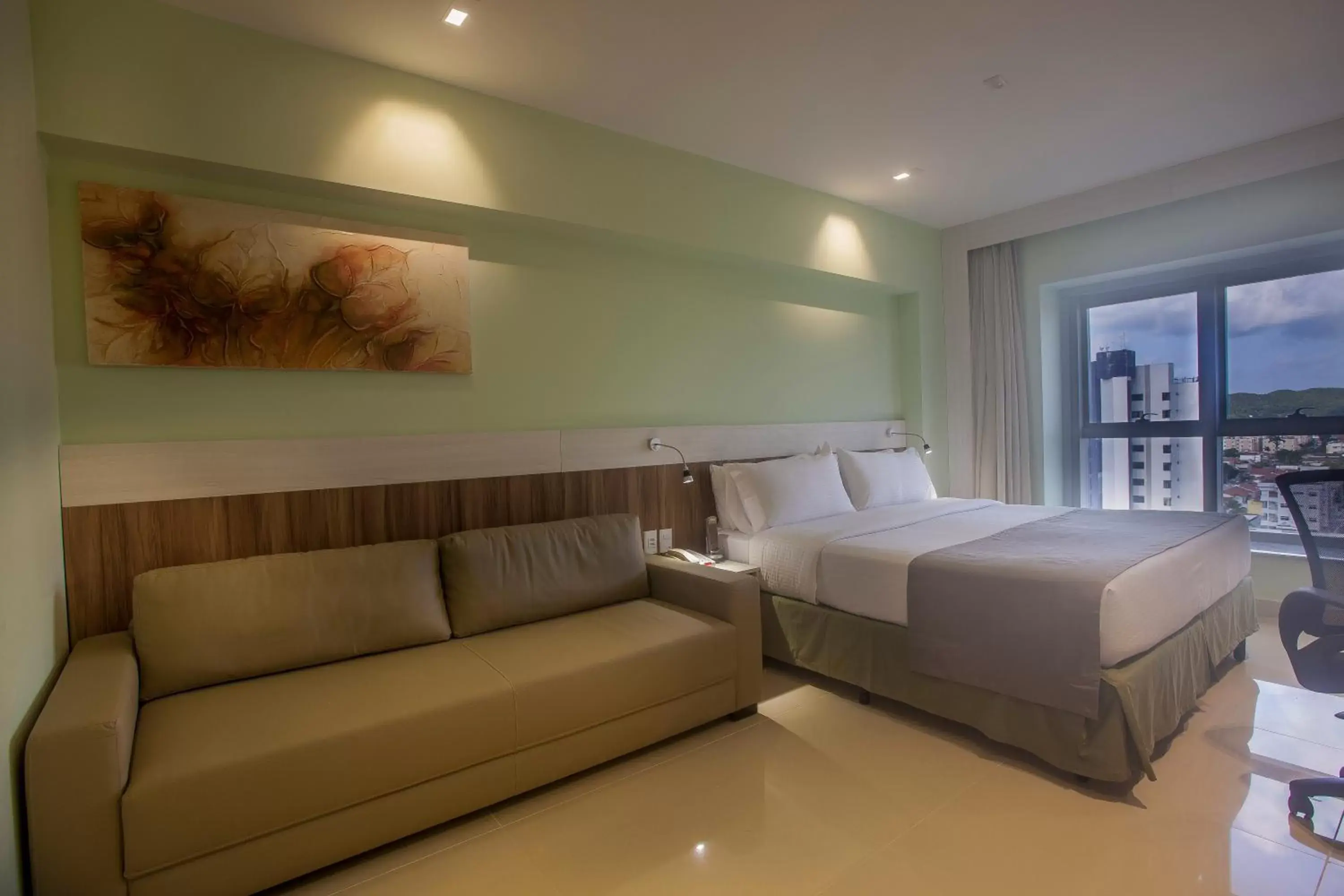 Deluxe King Room - single occupancy - Mobility Access Roll in Shower/Non-Smoking in Holiday Inn Natal, an IHG Hotel Deluxe King Room - single occupancy - Mobility Access Roll in Shower/Non-Smoking in Holiday Inn Natal, an IHG Hotel