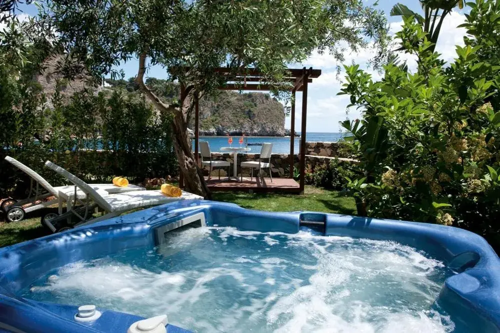 Hot Tub, Swimming Pool in La Plage Resort