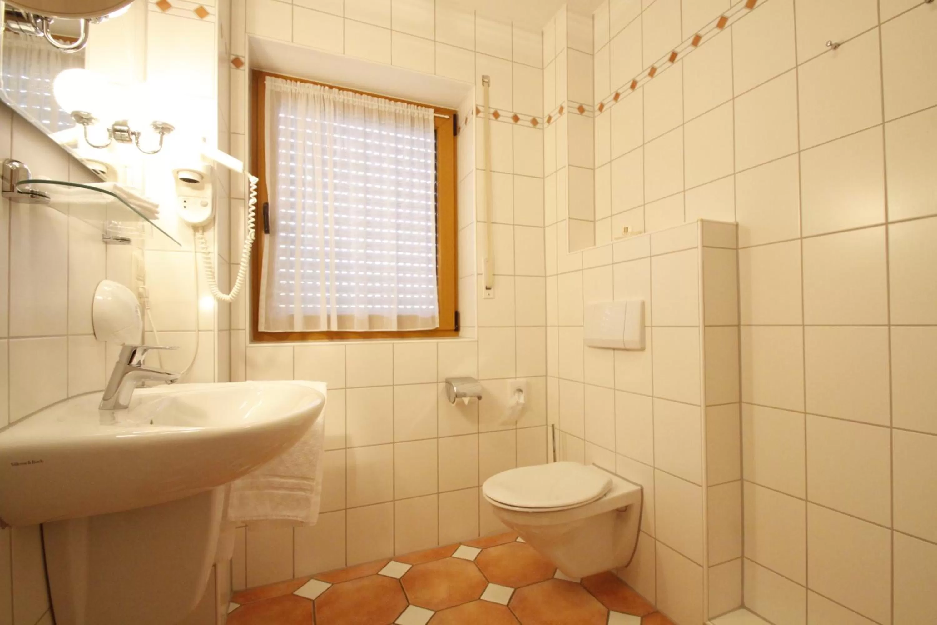 Bathroom in Fetzers Landhotel