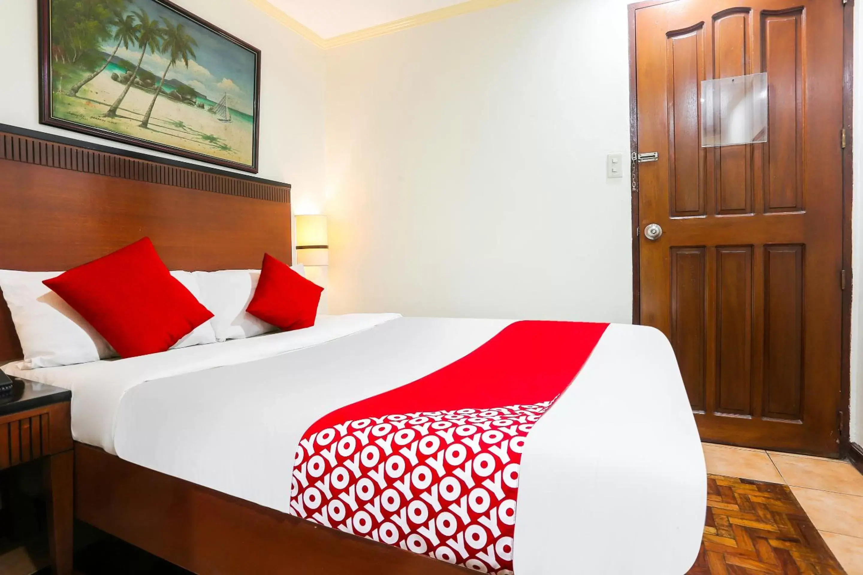 Bedroom, Bed in Super OYO 406 Royal Parc Inn & Suites