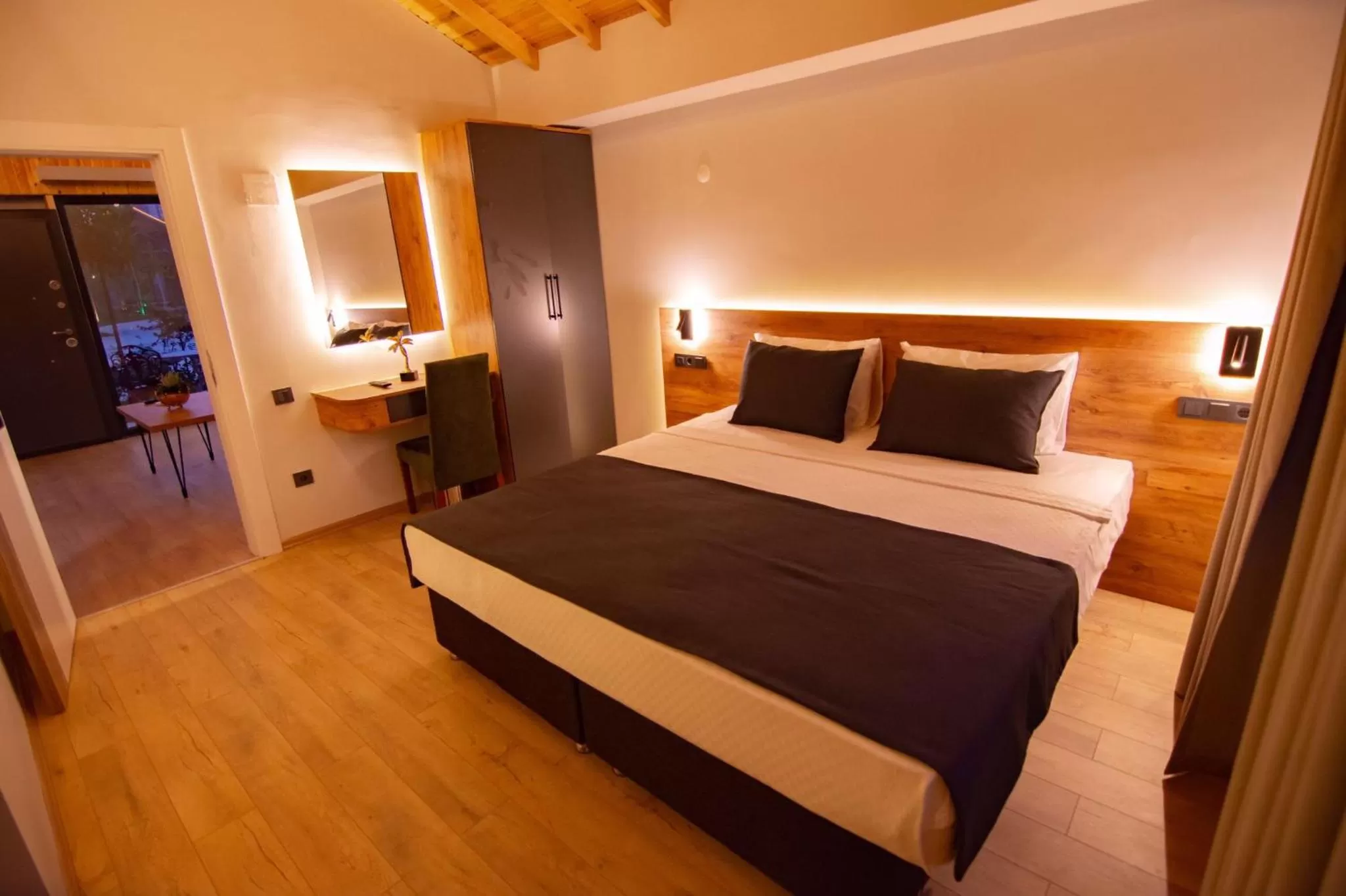 TV and multimedia, Bed in Sandal Otel