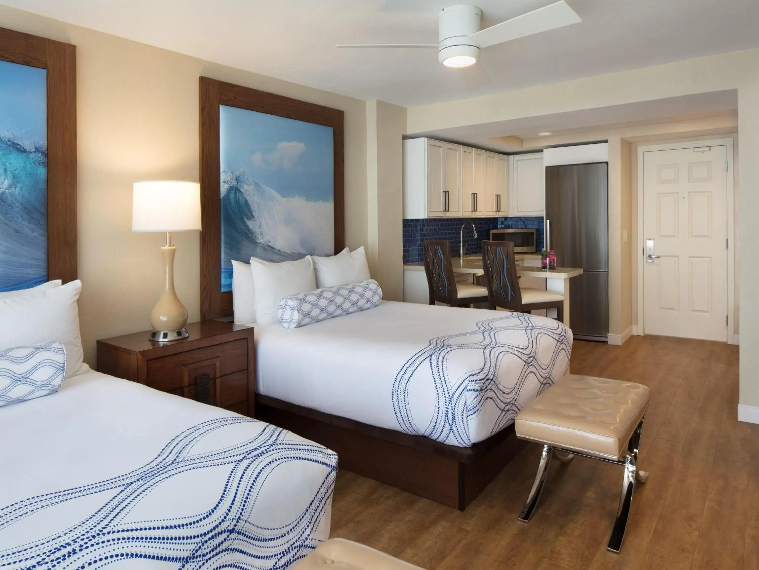 Kitchen or kitchenette, Bed in Lido Beach Resort