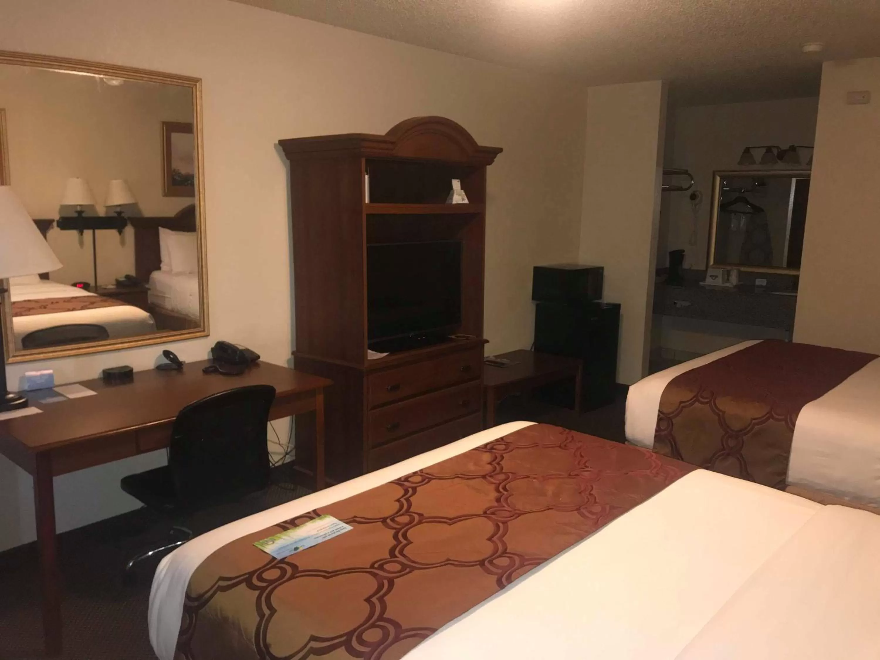 TV and multimedia, Bed in Days Inn by Wyndham Abilene
