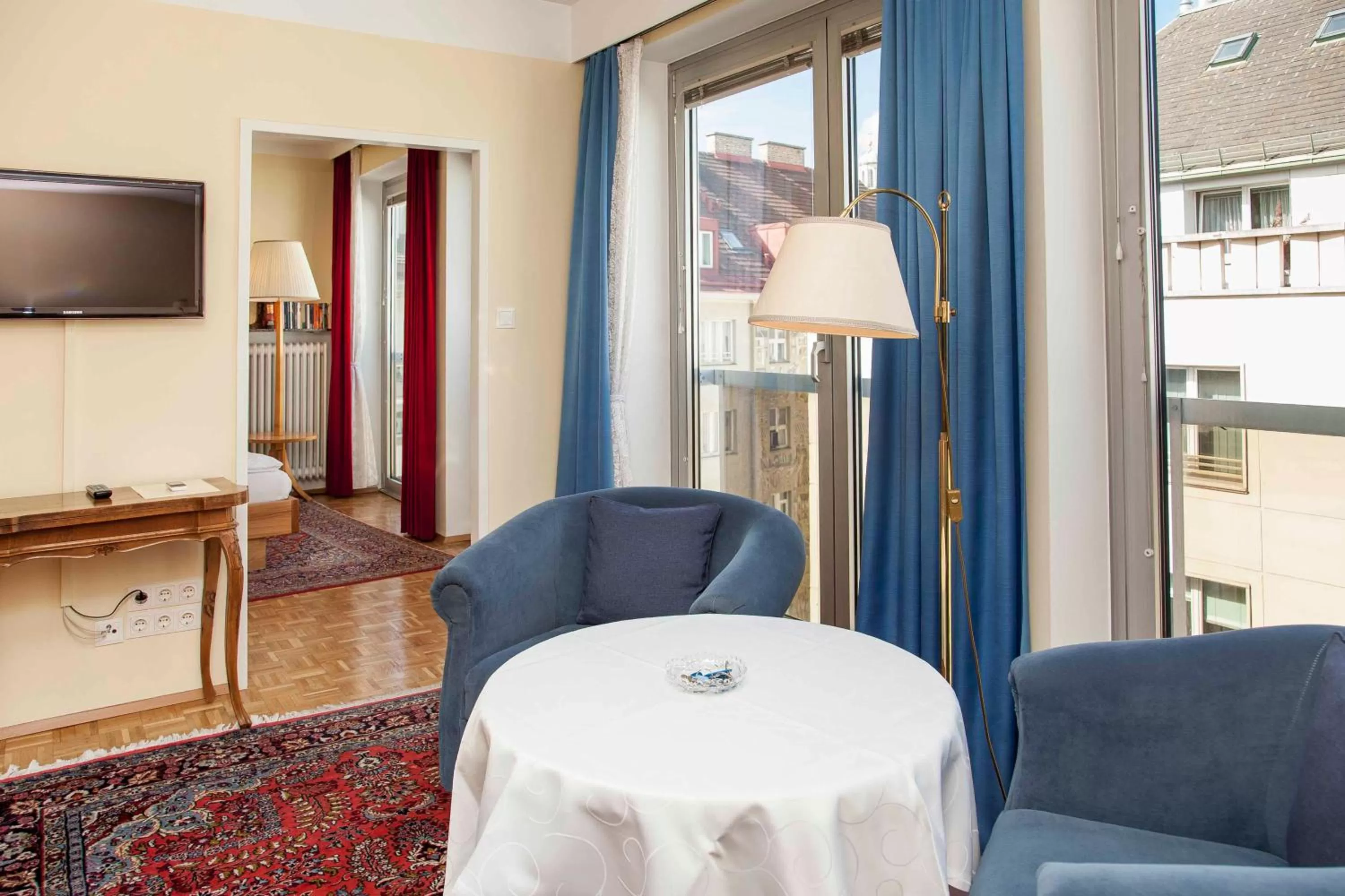 TV and multimedia in Pension Sacher - Apartments am Stephansplatz