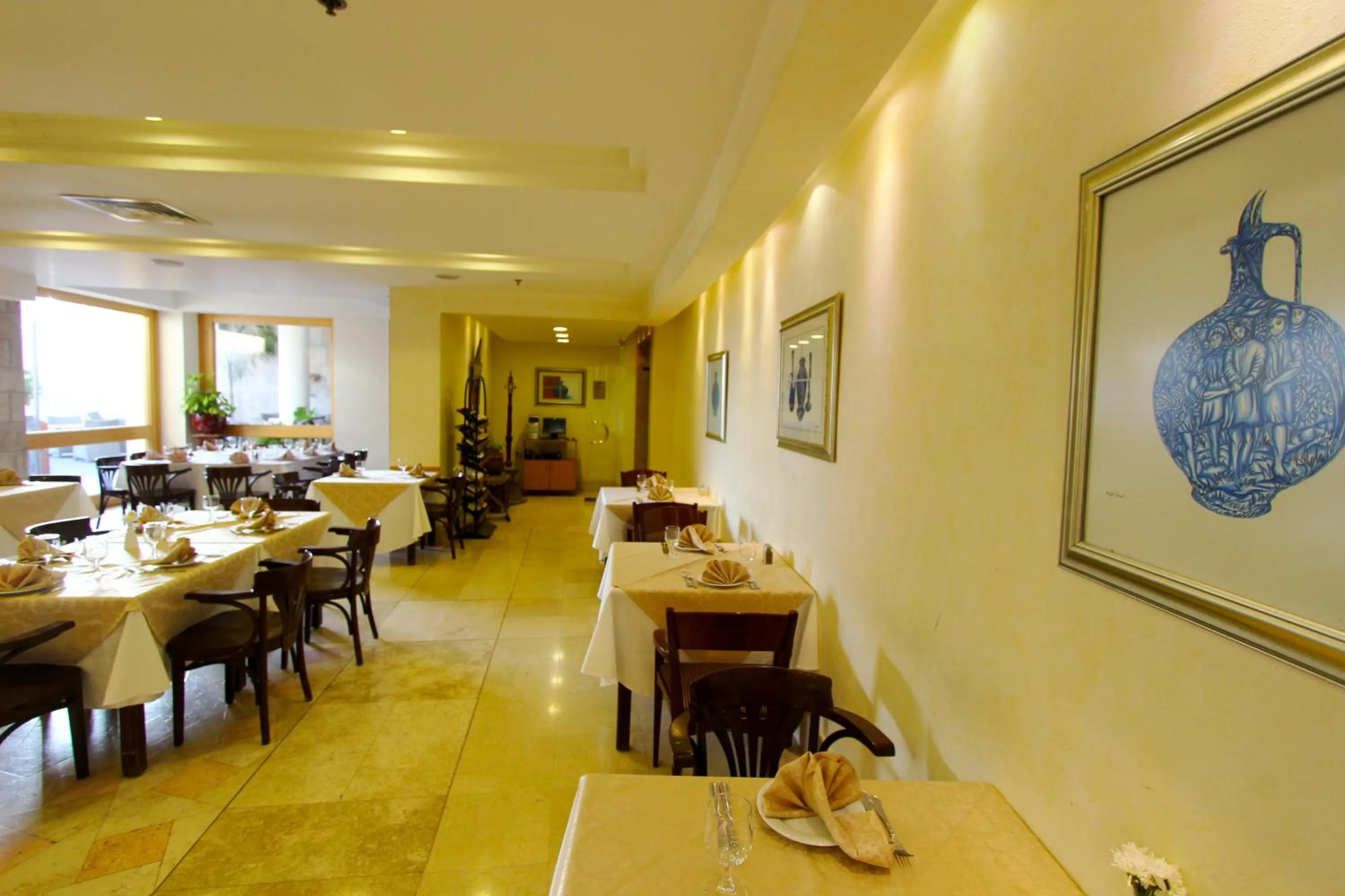 Restaurant/places to eat in Ambassador Hotel