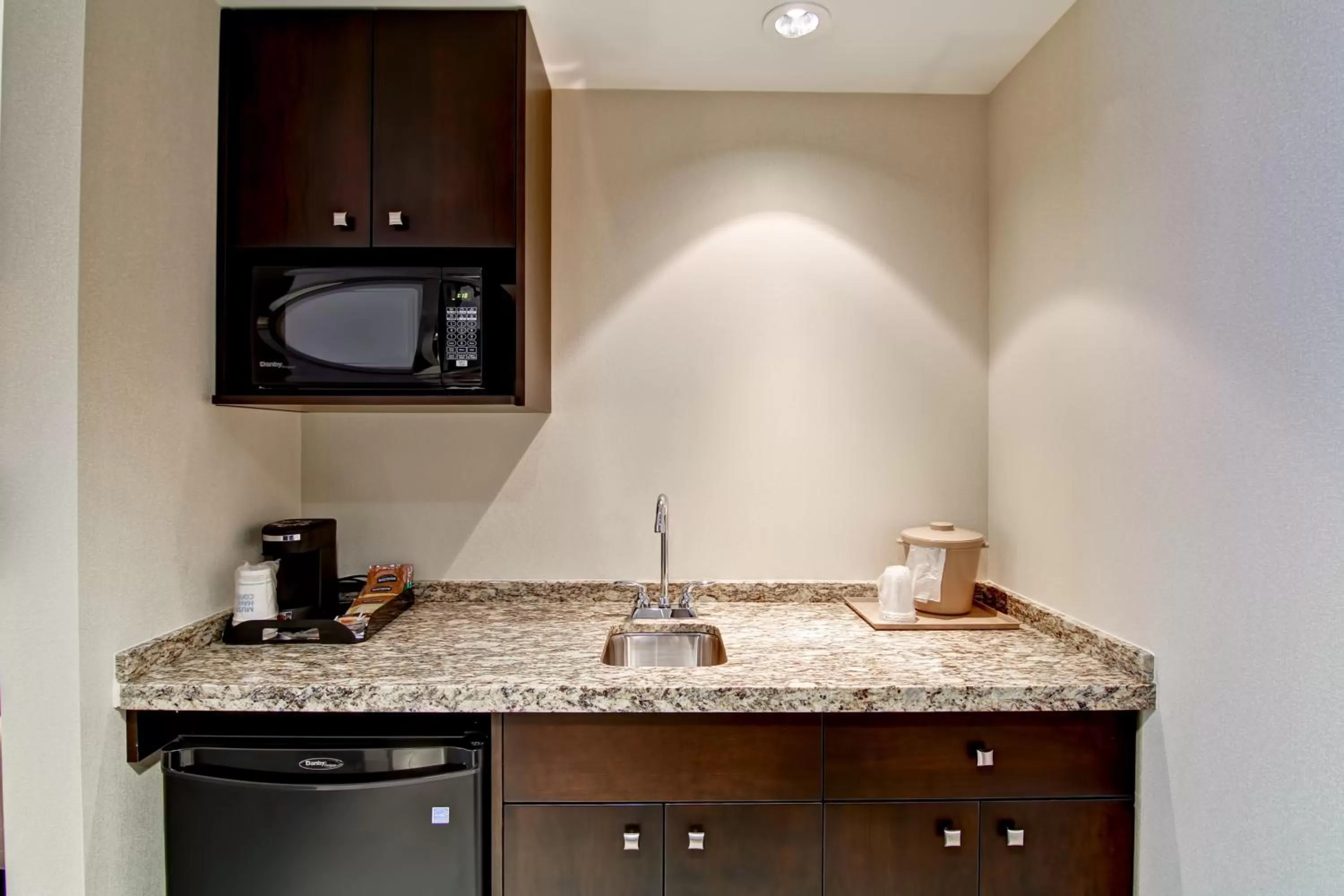 King Suite in Holiday Inn Express Hotel & Suites Waterloo - St. Jacobs Area, an IHG Hotel