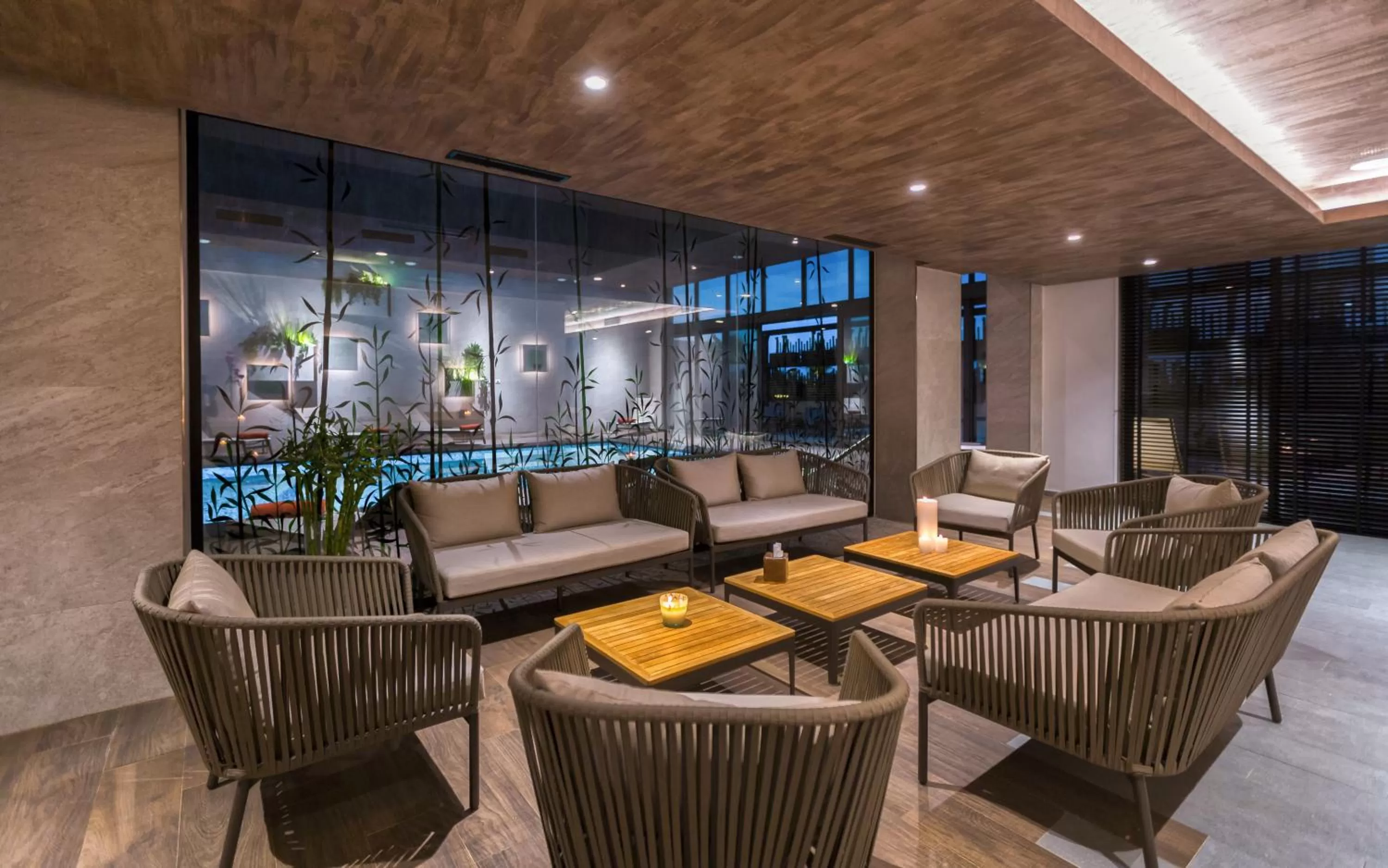 Swimming pool in Mövenpick Hotel du Lac Tunis