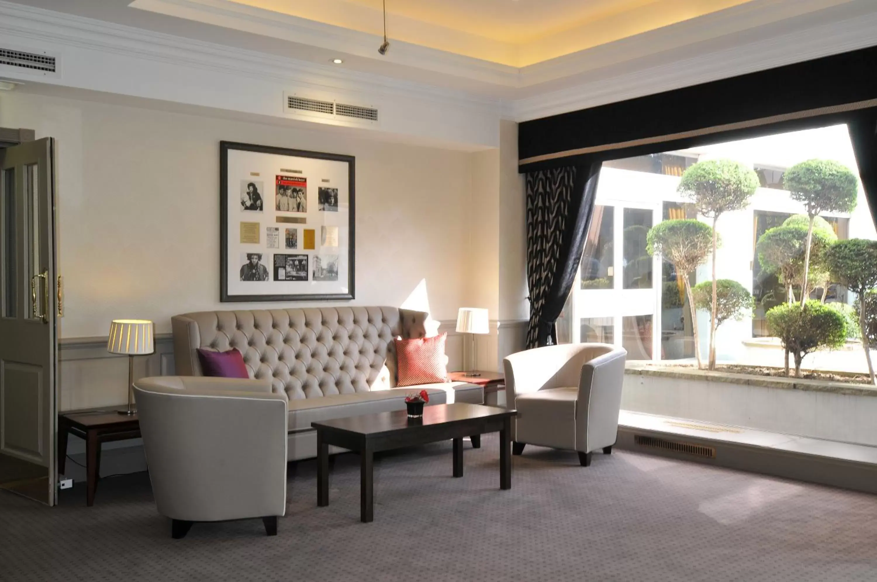 Lobby or reception, Lounge/Bar in Bromley Court Hotel London