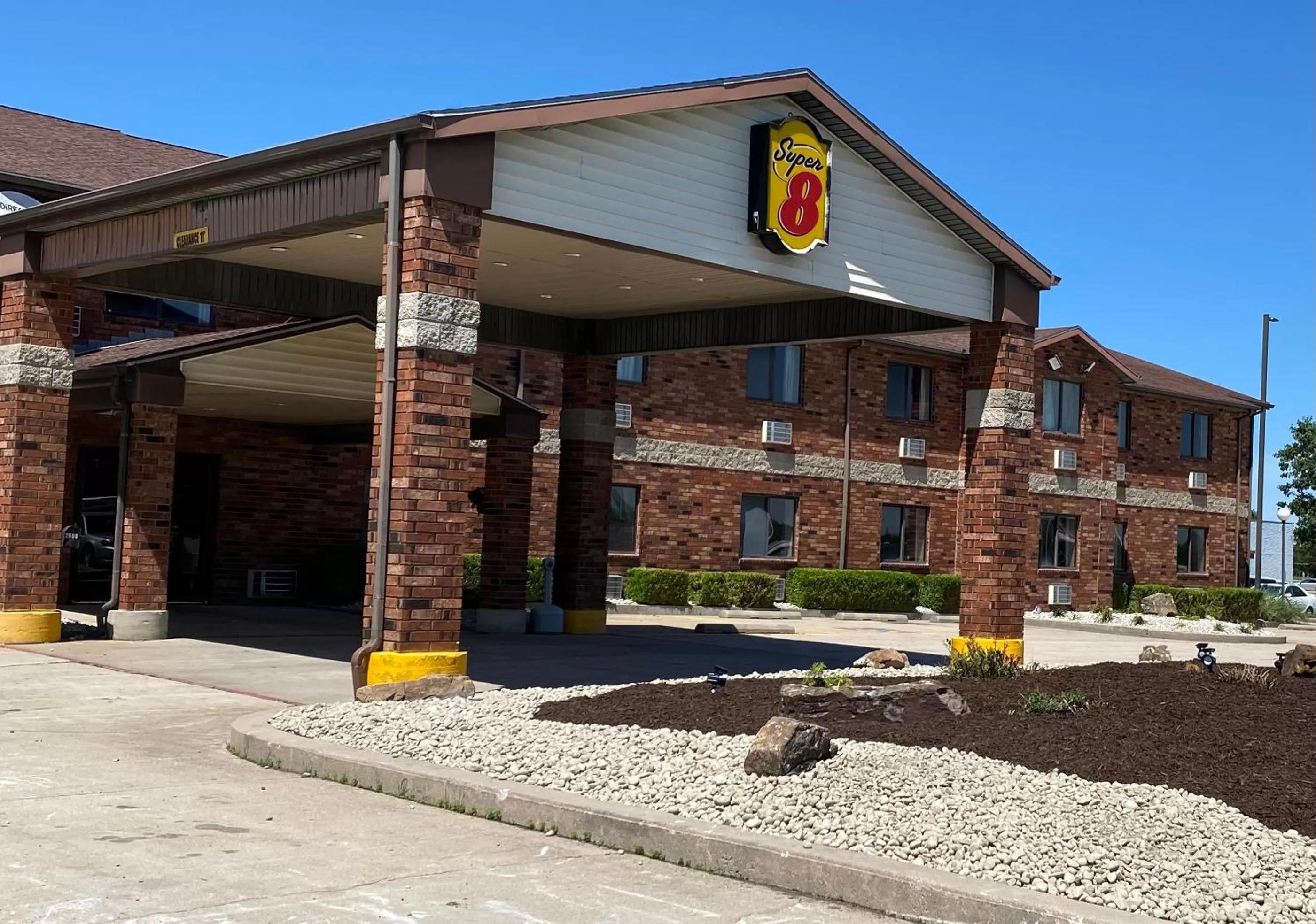 Property building in Super 8 by Wyndham Independence KS