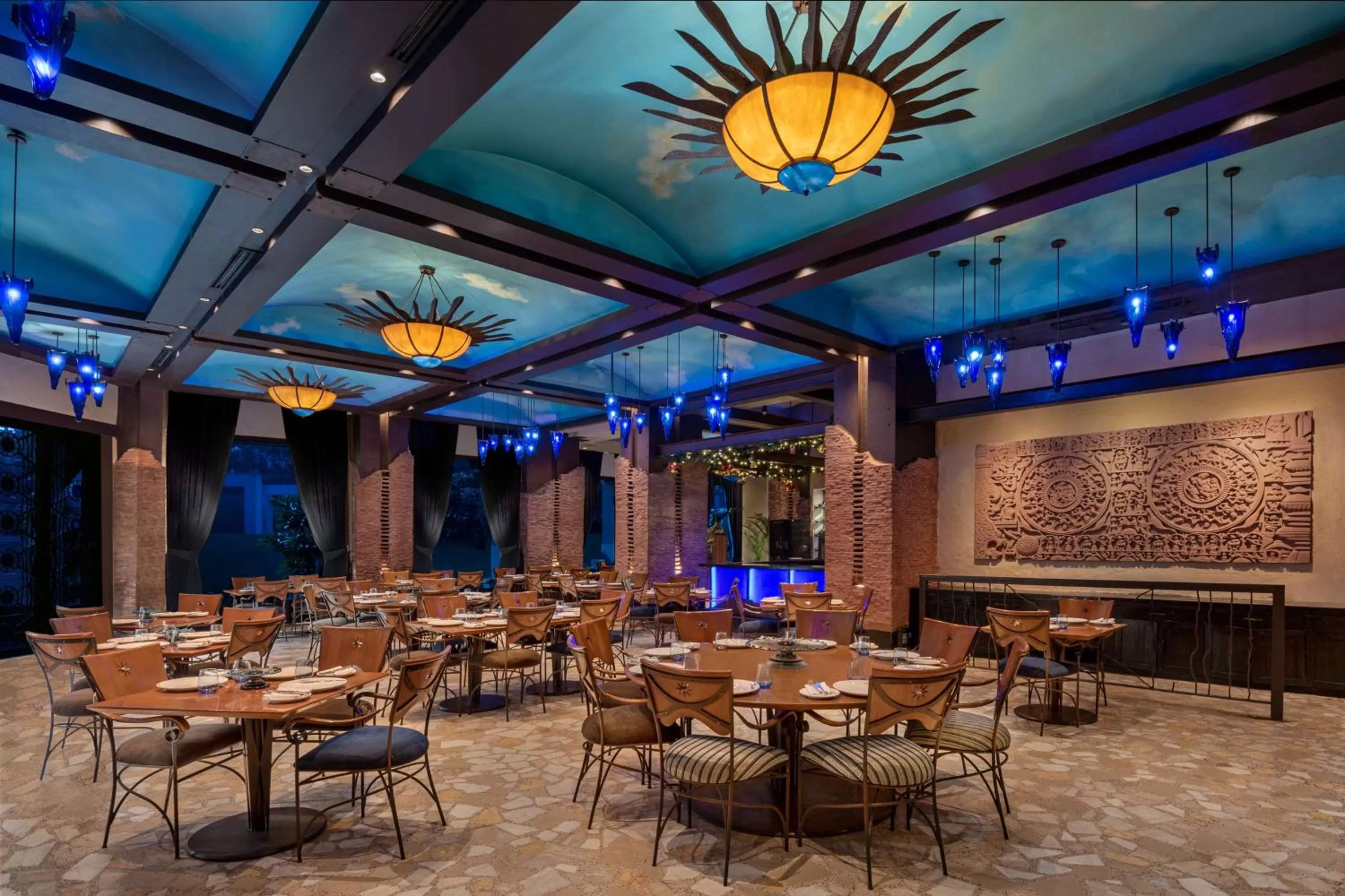 Restaurant/places to eat in Radisson Blu Plaza Delhi Airport