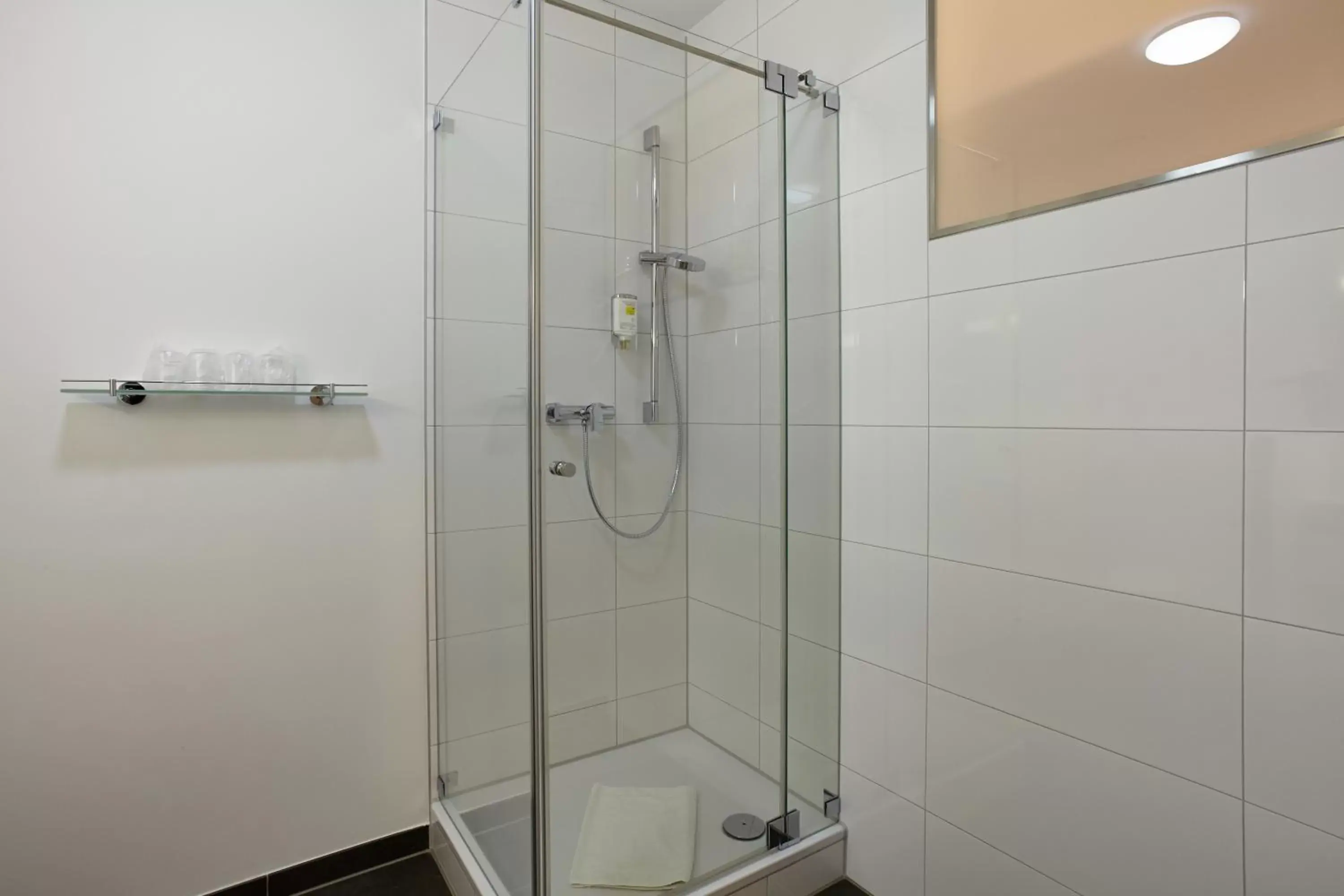 Shower, Bathroom in Hotel Sauerlacher Post
