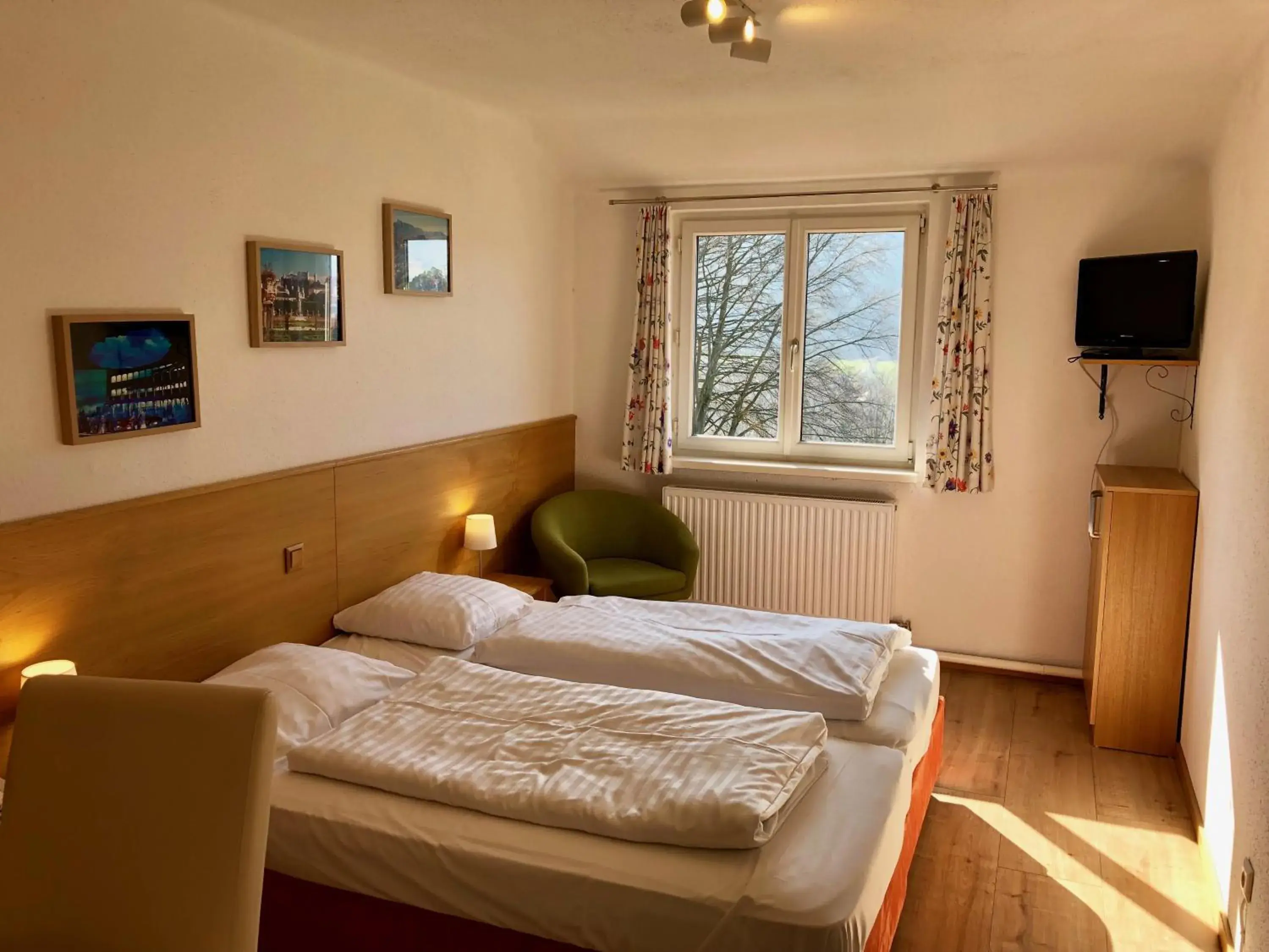 Photo of the whole room, Bed in Hotel Schöne Aussicht