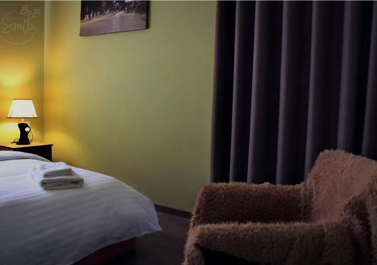 Twin Room with Balcony in KorcaSmileHotel Twin Room with Balcony in KorcaSmileHotel