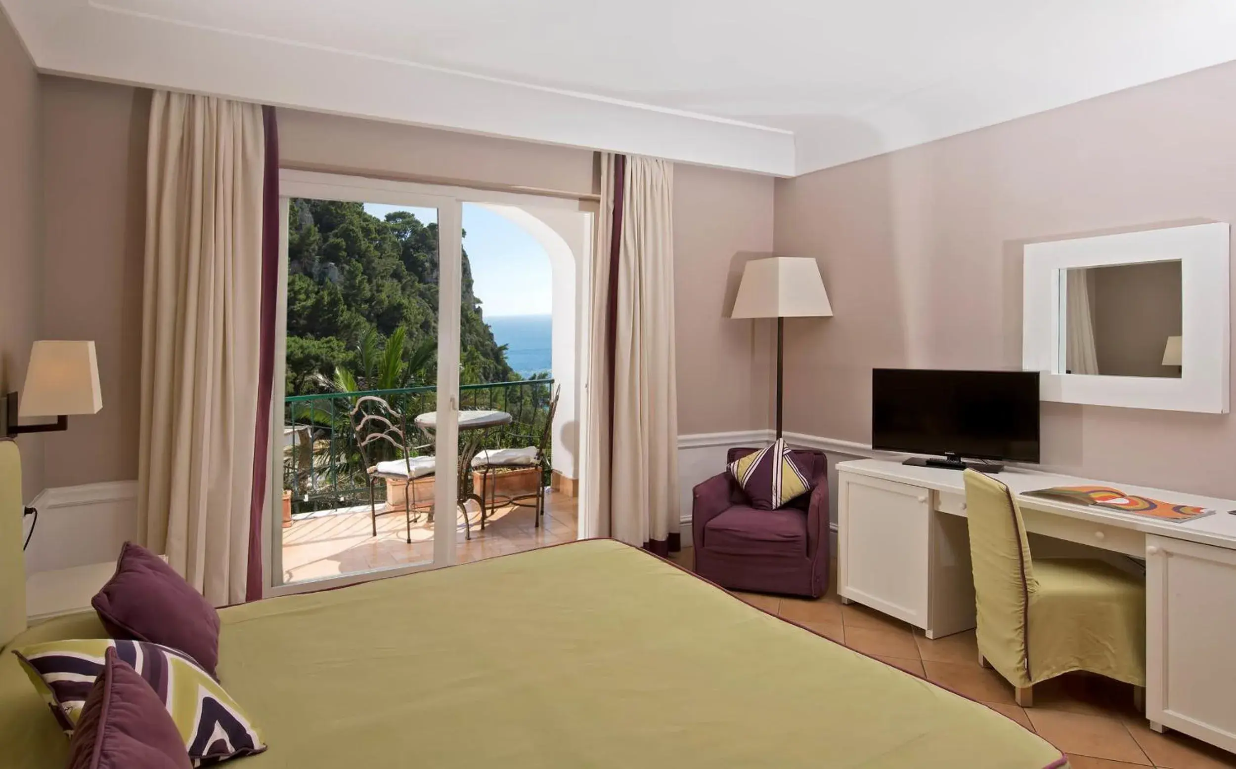 Deluxe Double Room with Balcony and Sea View - single occupancy in Hotel Della Piccola Marina