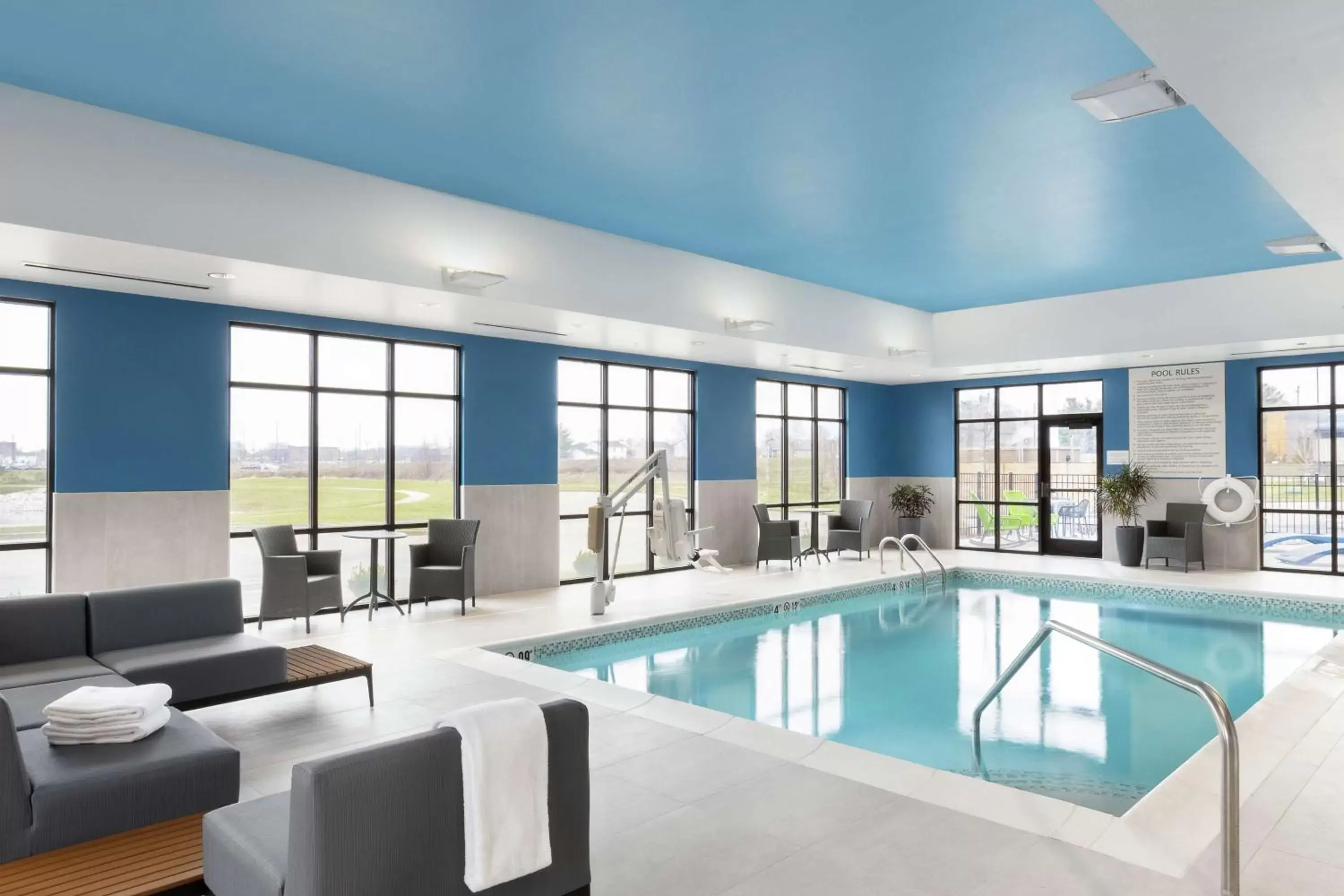 Pool view in Hampton Inn O'Fallon, Il Pool view in Hampton Inn O'Fallon, Il