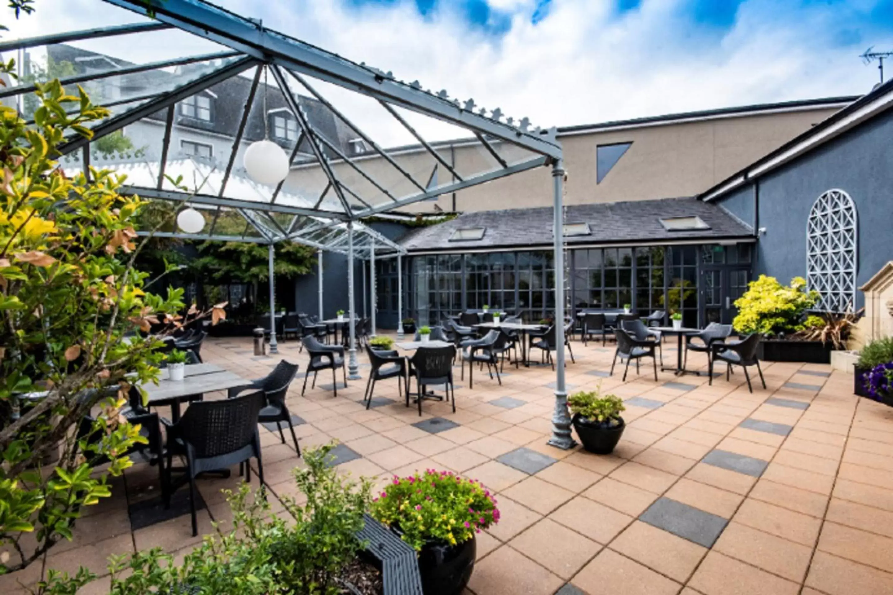 Balcony/Terrace, Restaurant/Places to Eat in Midlands Park Hotel