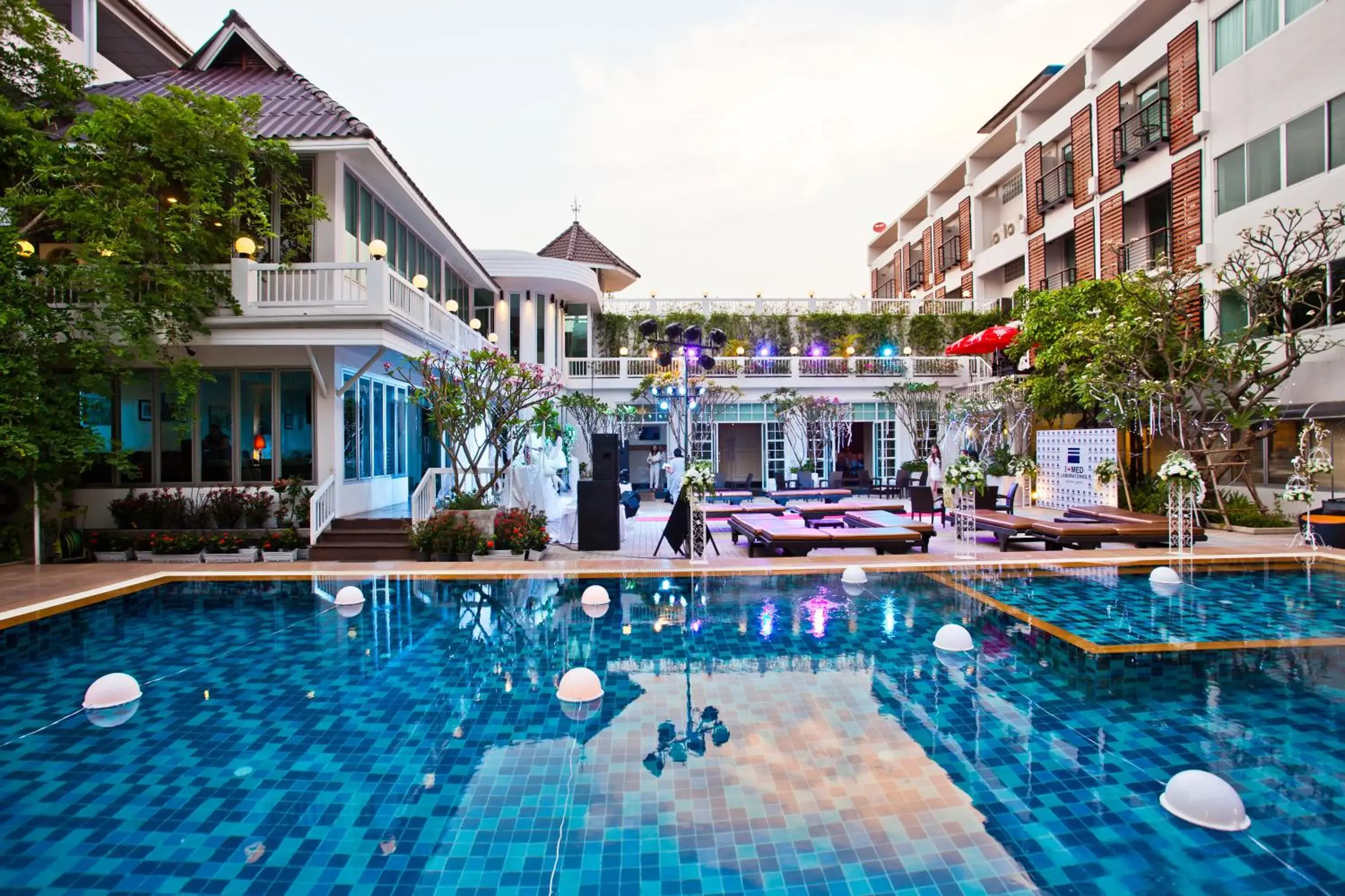 Property building, Swimming Pool in Paradise Hotel Udonthani
