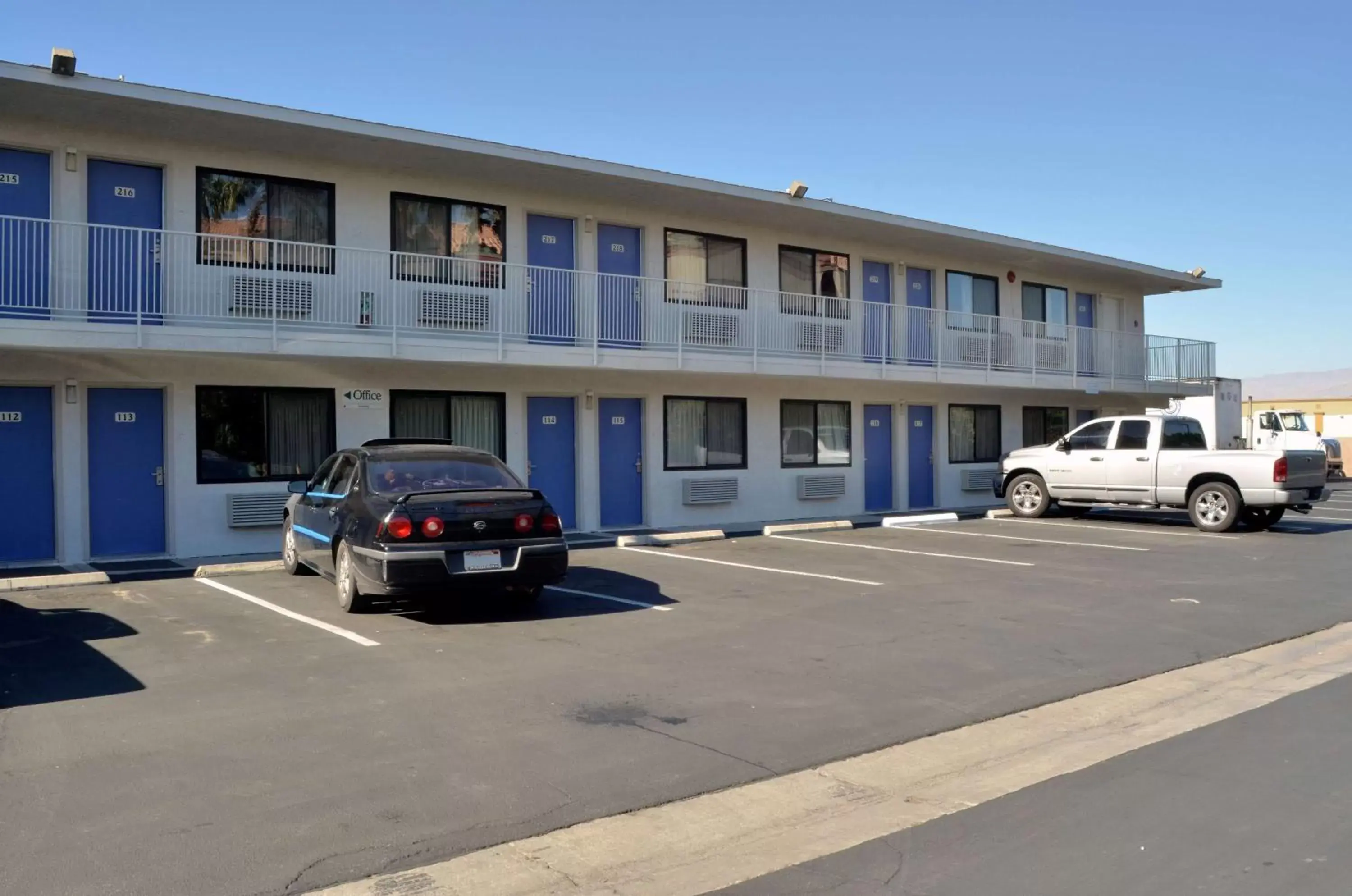 Property Building in Motel 6-Palm Desert, CA - Palm Springs Area