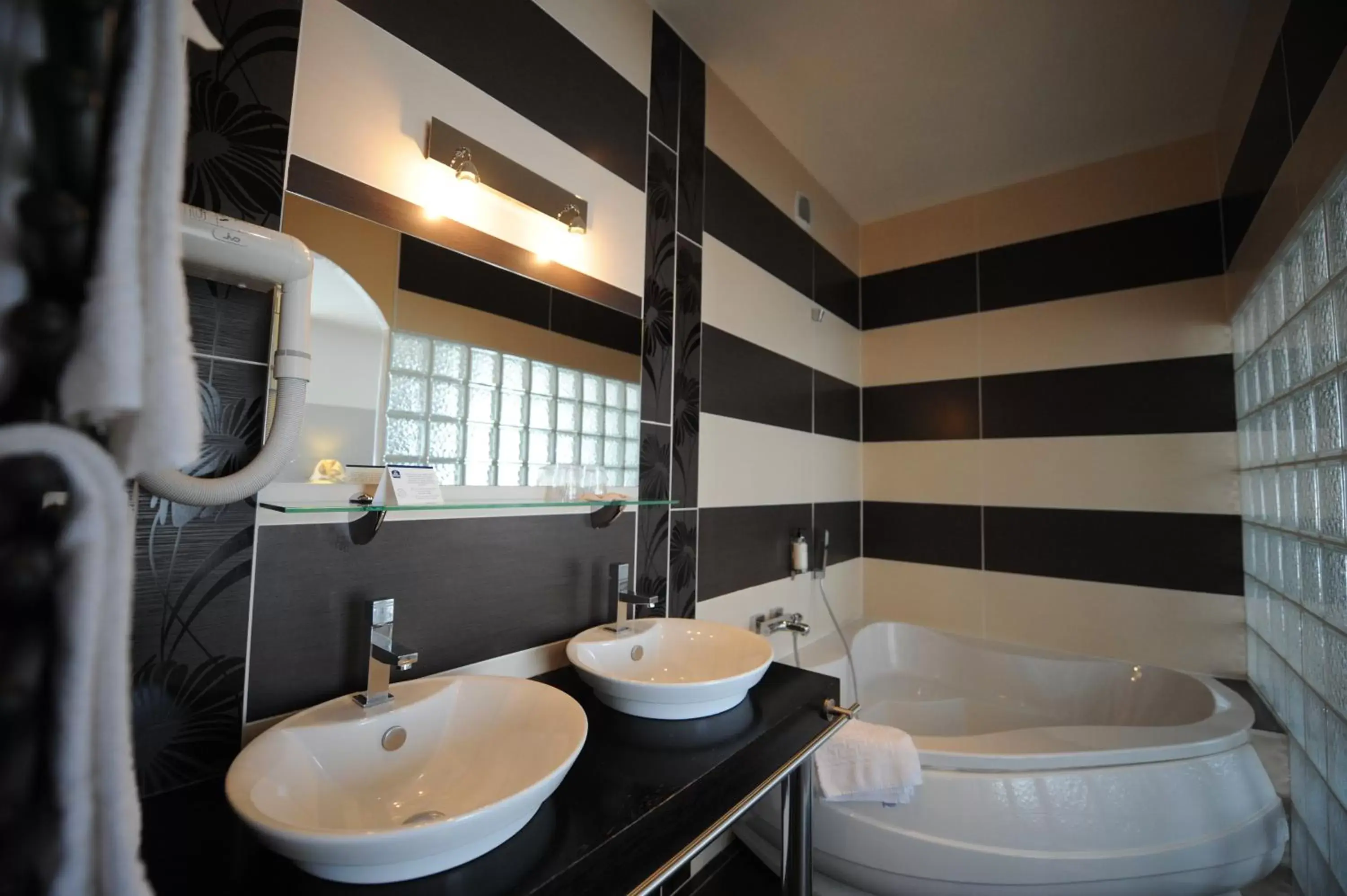 Bathroom in Best Western Continental Pau Centre