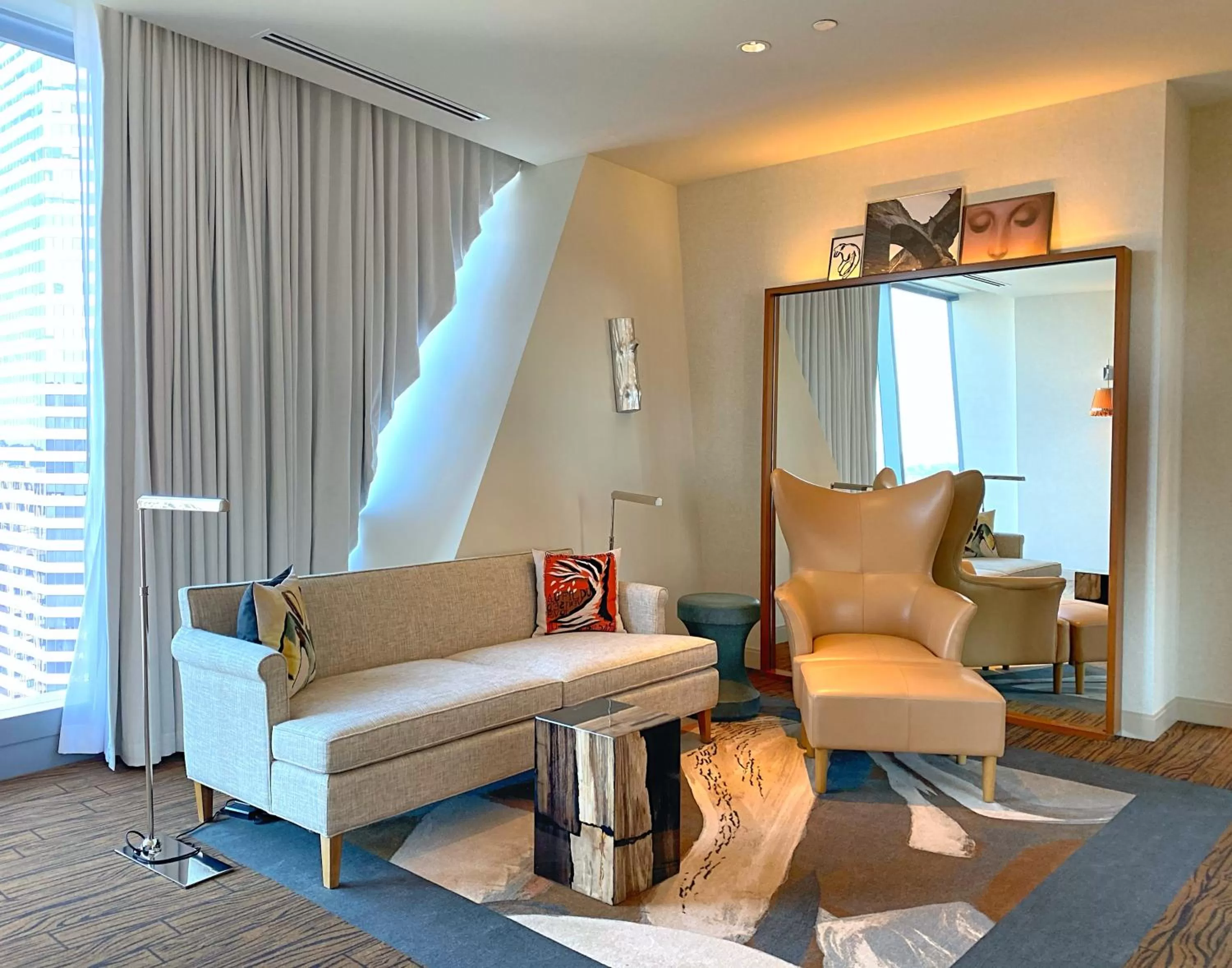 Seating area in Lotte Hotel Seattle