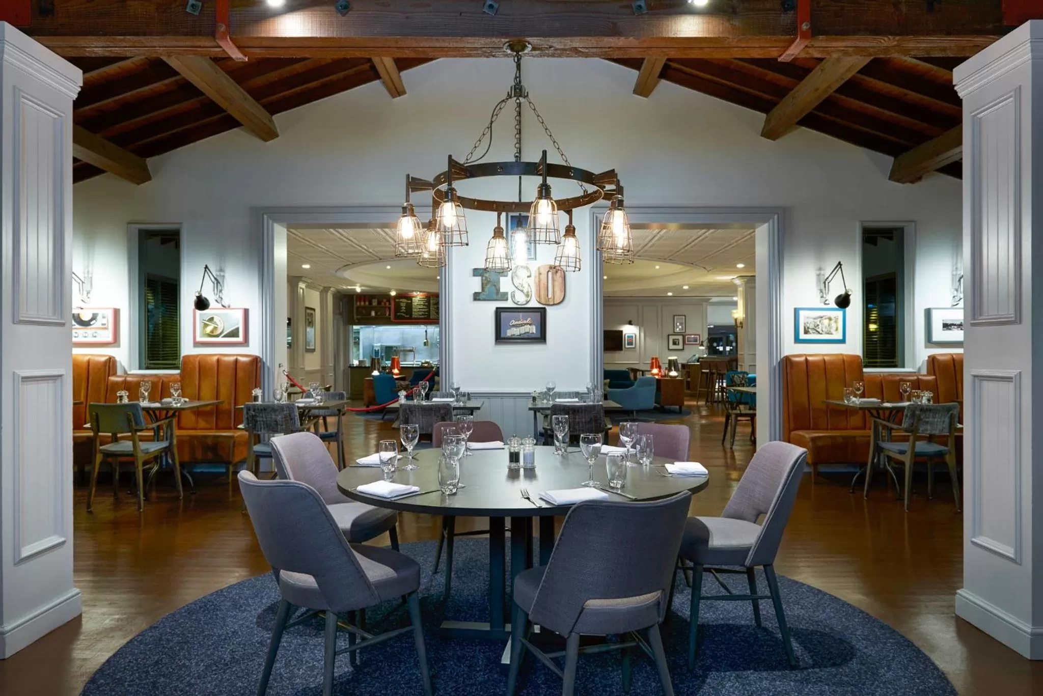 Restaurant/places to eat in Novotel London Stansted Airport