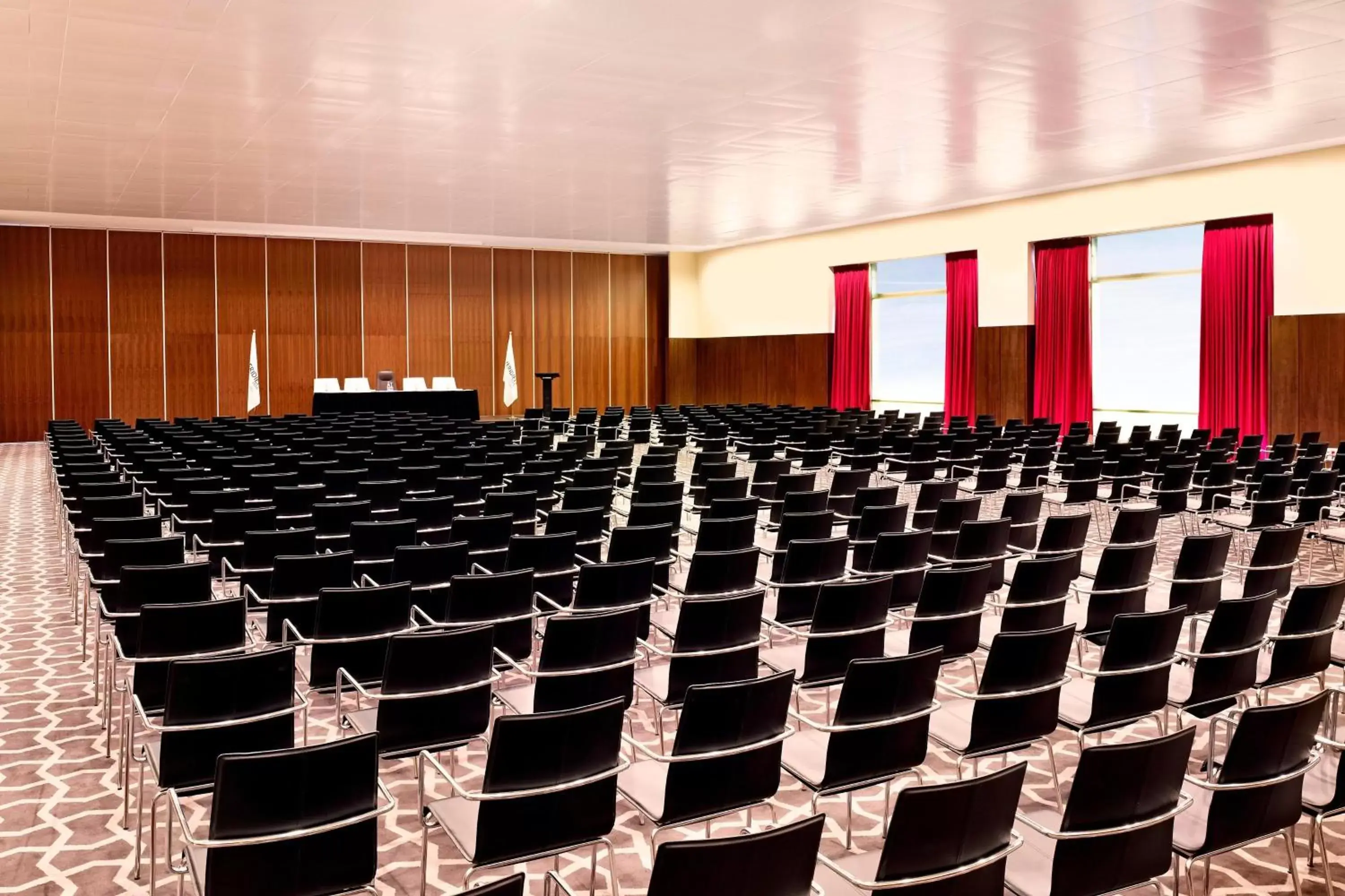 Meeting/conference room in Le Meridien Oran Hotel