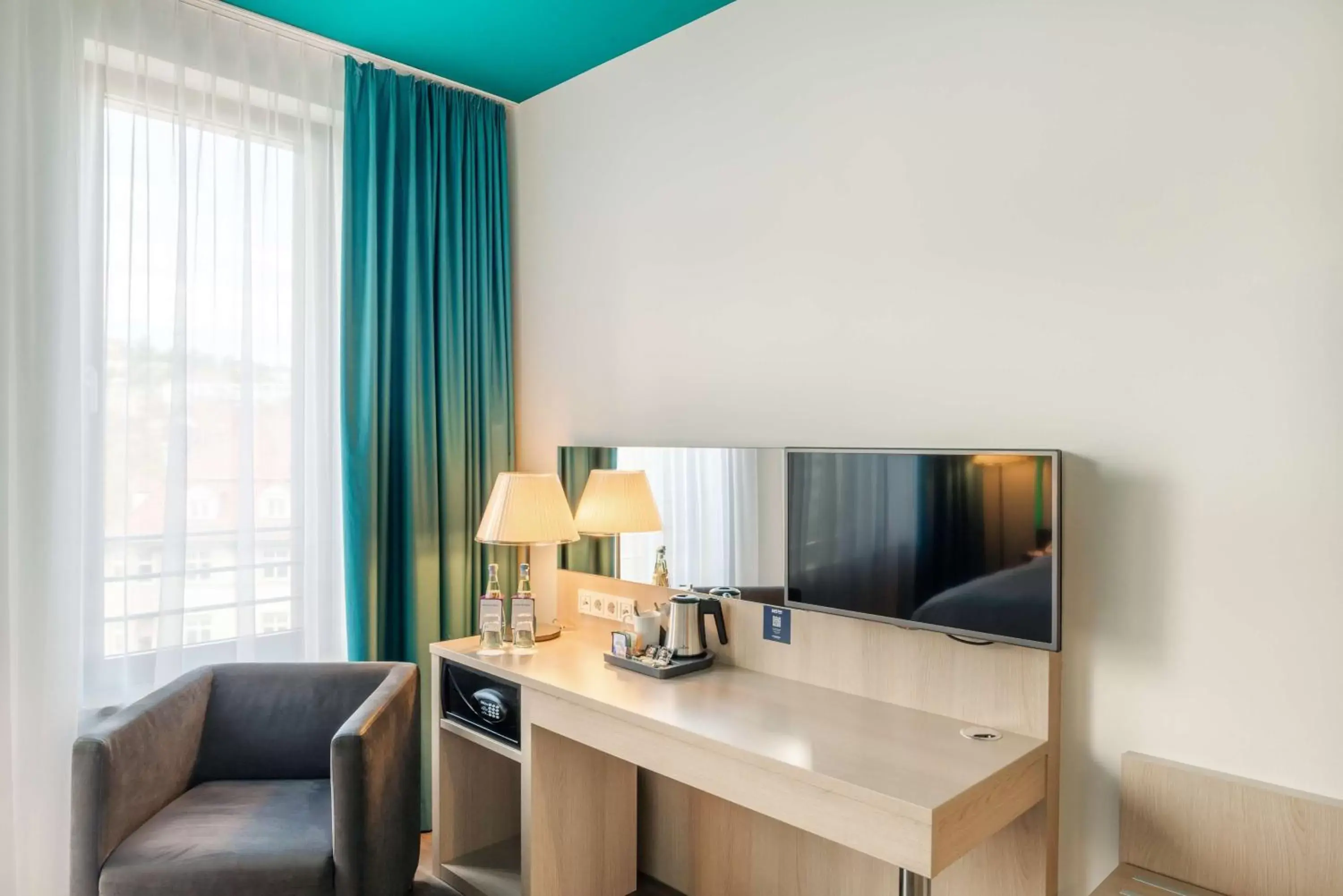 Bedroom, TV/Entertainment Center in Park Inn by Radisson Stuttgart