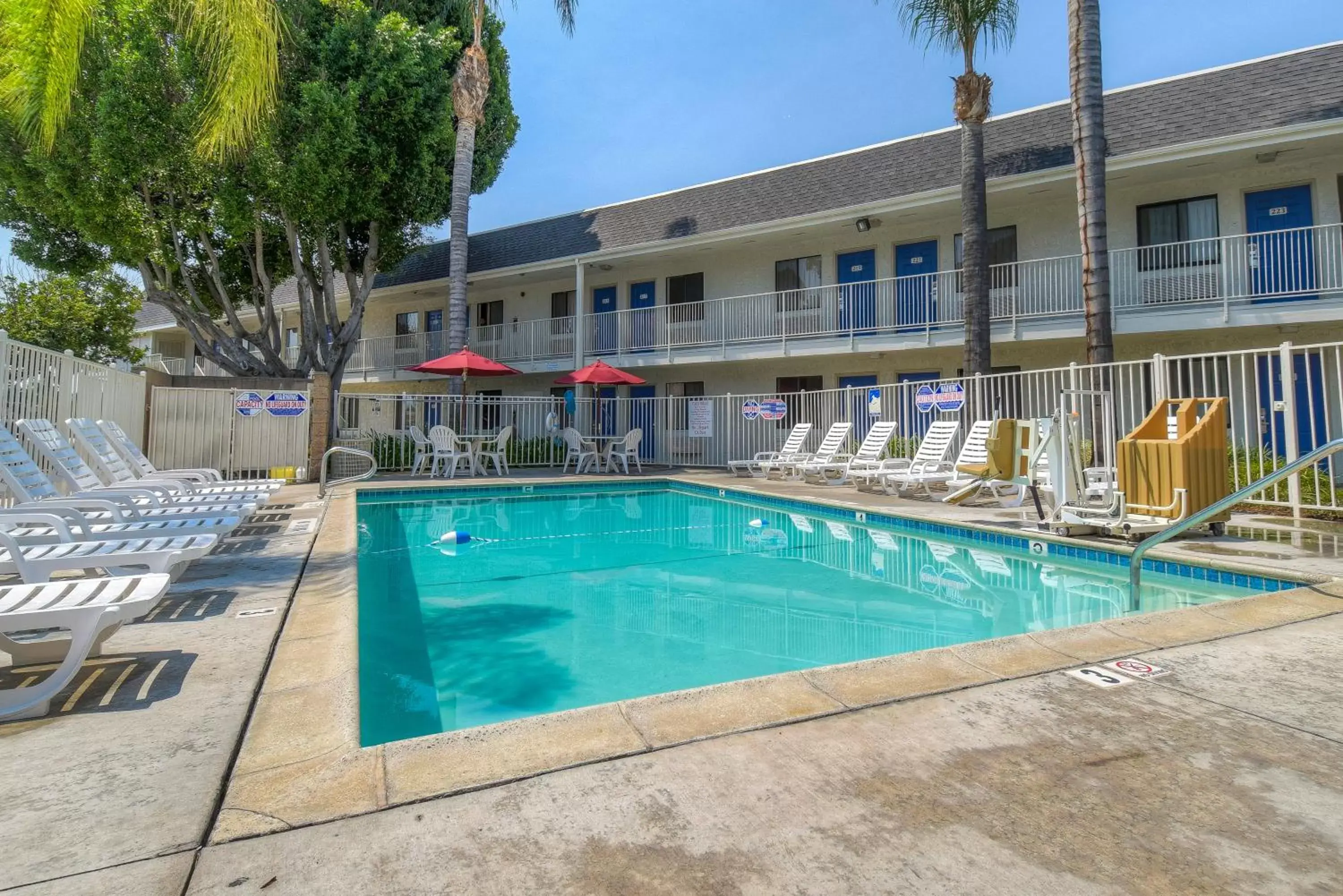 Swimming pool, Property Building in Motel 6-El Cajon, CA - San Diego