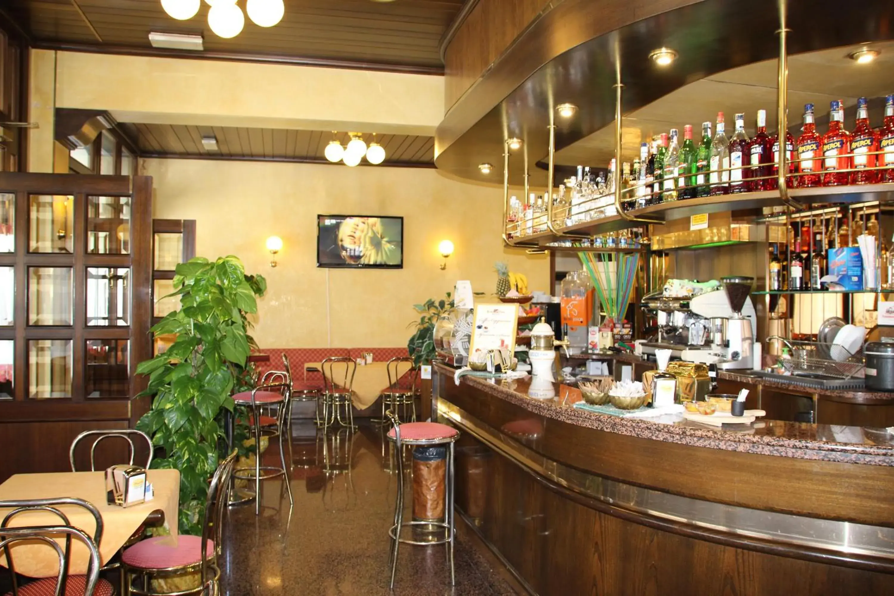 Lounge or bar in Albergo Ristorante Leon d'Oro Lounge or bar in Albergo Ristorante Leon d'Oro